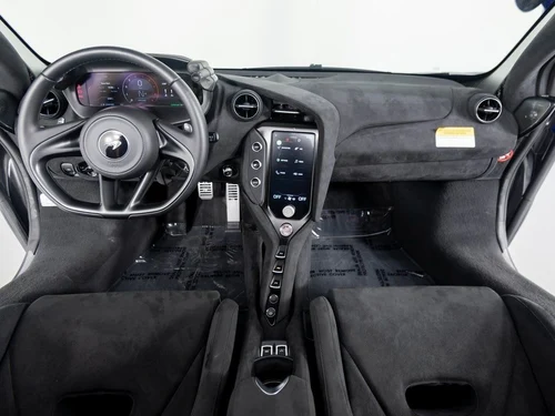 
           New 
        2024 McLaren 750S Spider