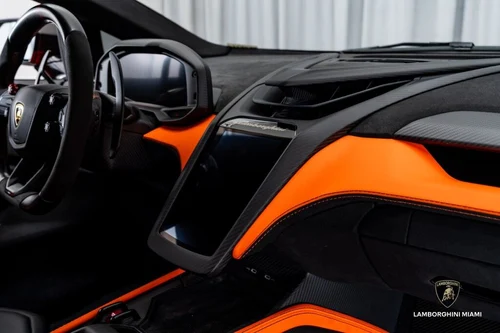 
           
        2024 Lamborghini Revuelto