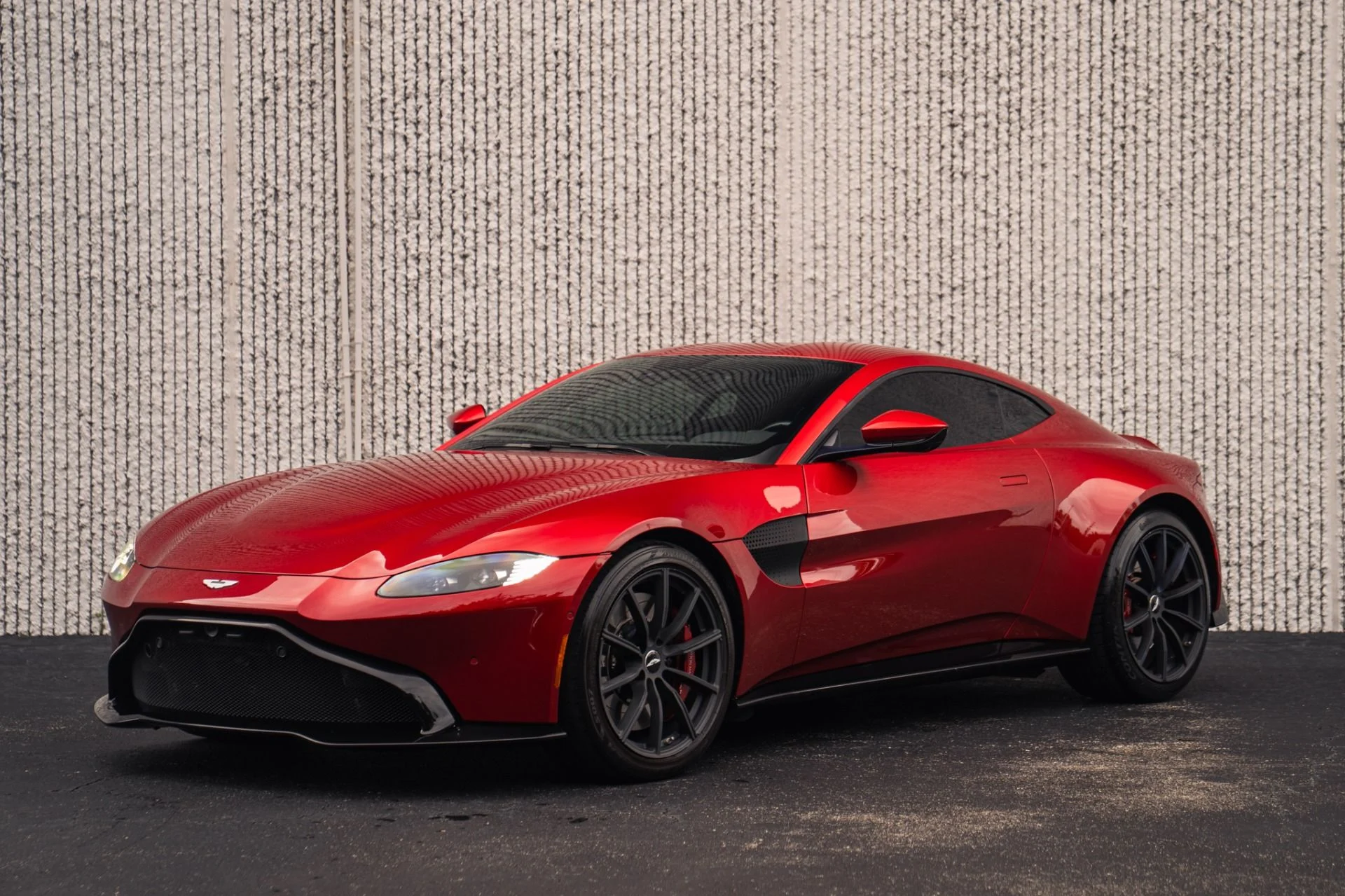 mph000_1014146796_Used_2019_Aston_Martin_Vantage_Painted_Hyper_Red_1790717746_32190d90a7
