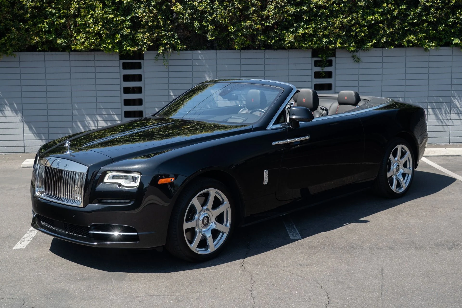 mph000_1037702108_Used_2017_Rolls_Royce_Dawn_1757545595_a0d658e347