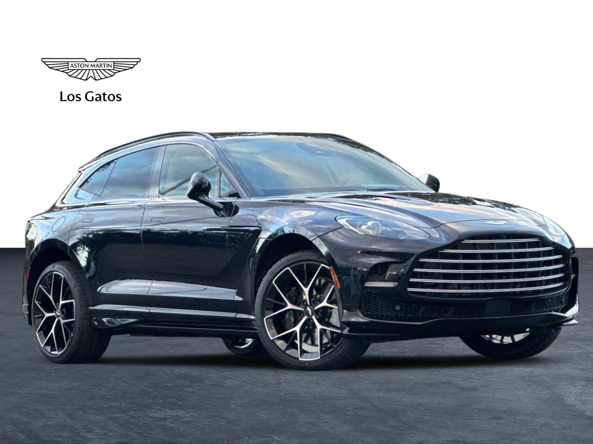 mph000_1062029897_New_2026_Aston_Martin_DBX_707_1767798683_7e89627288