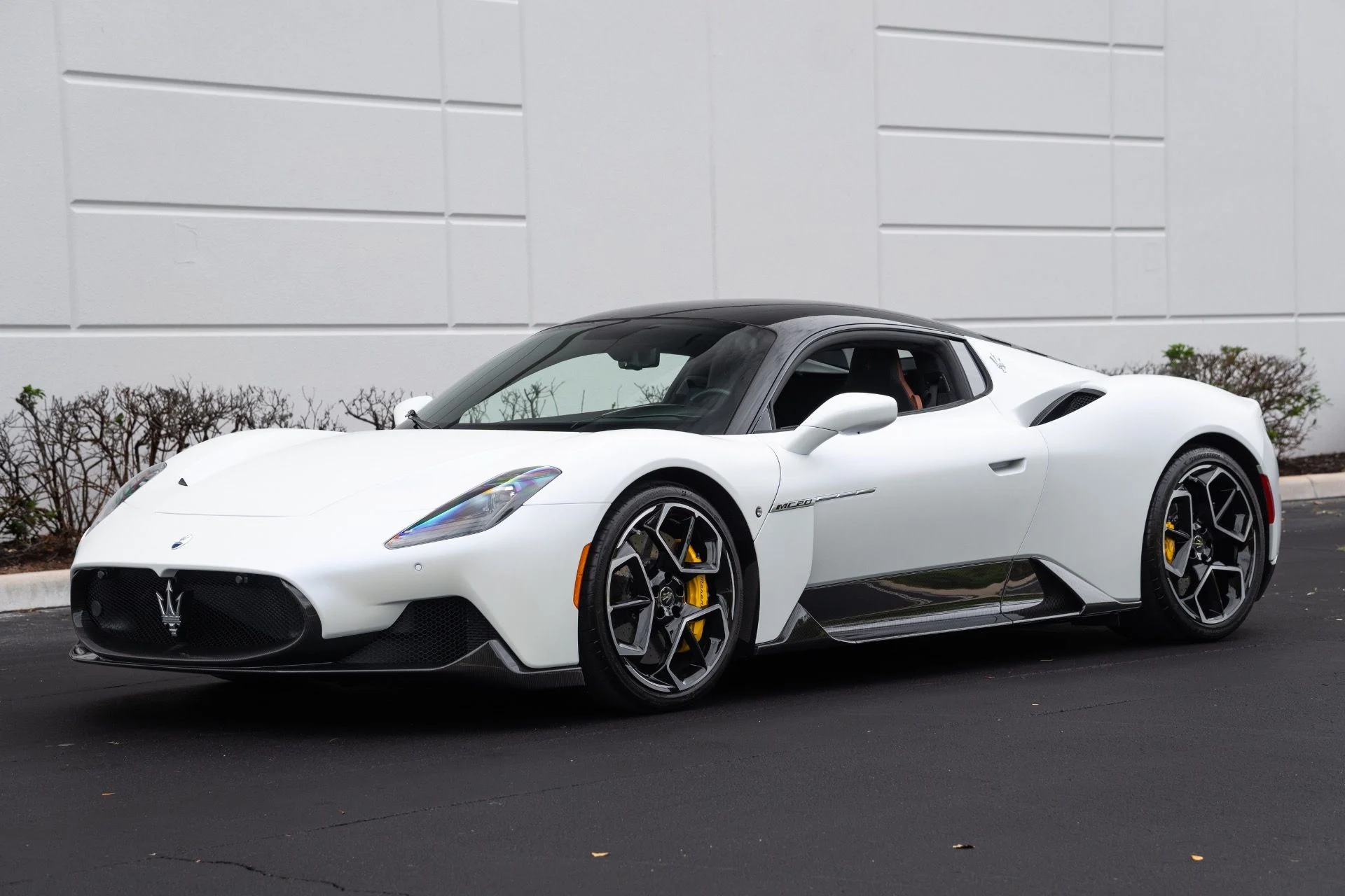mph000_1080282497_Used_2022_Maserati_MC_20_1777083905_5afd13d377