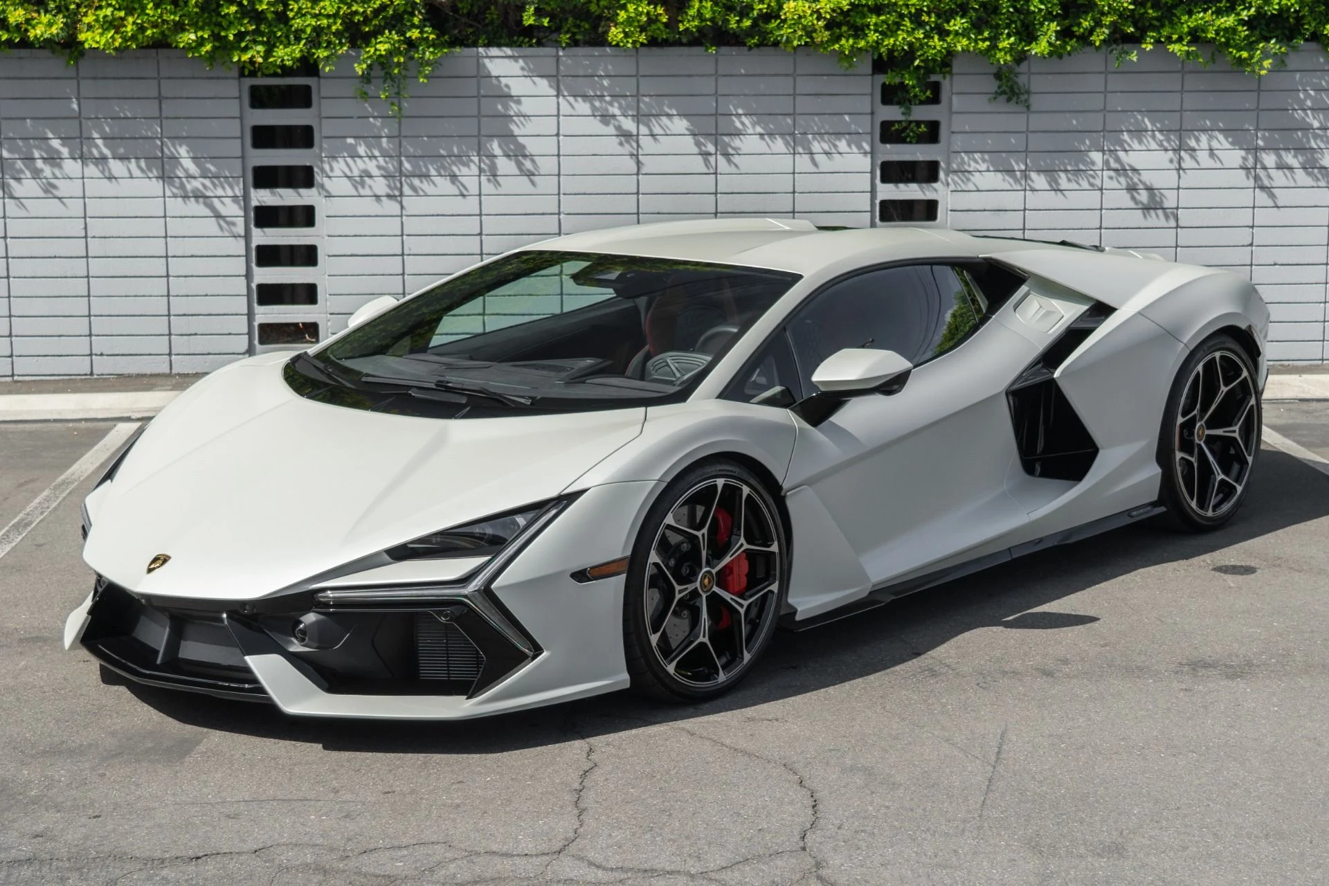 mph000_1106688226_Used_2024_Lamborghini_Revuelto_1759355869_4414ec5160