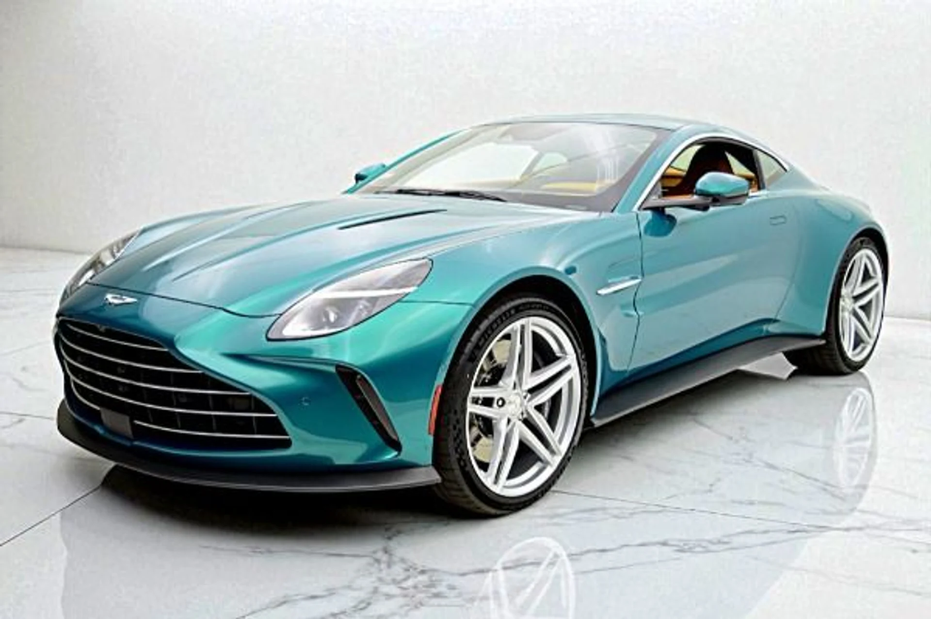 mph000_1109445869_New_2025_Aston_Martin_Vantage_155d53c171