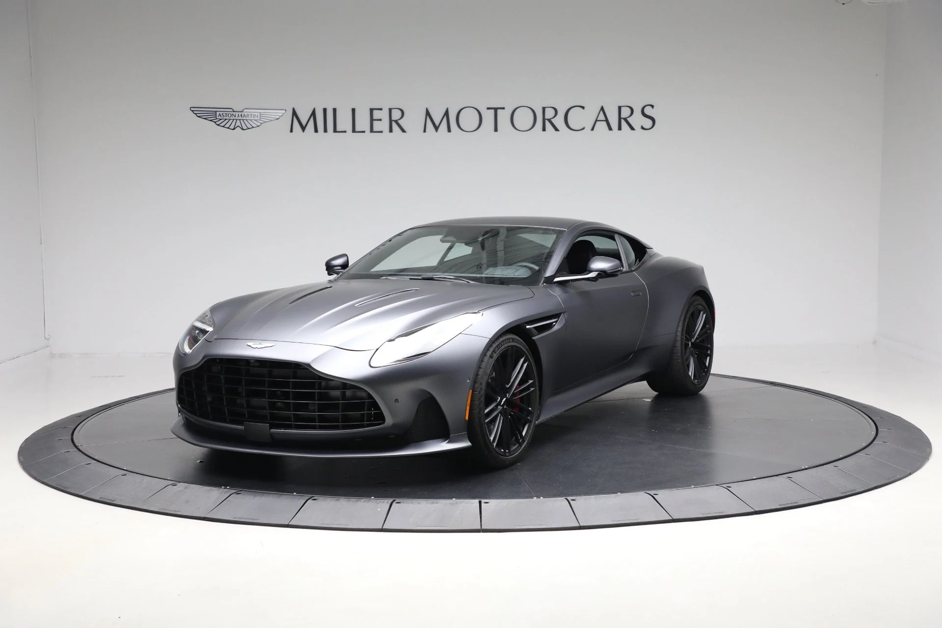 mph000_1116812918_Used_2025_Aston_Martin_DB_12_V8_b4950d0b7b