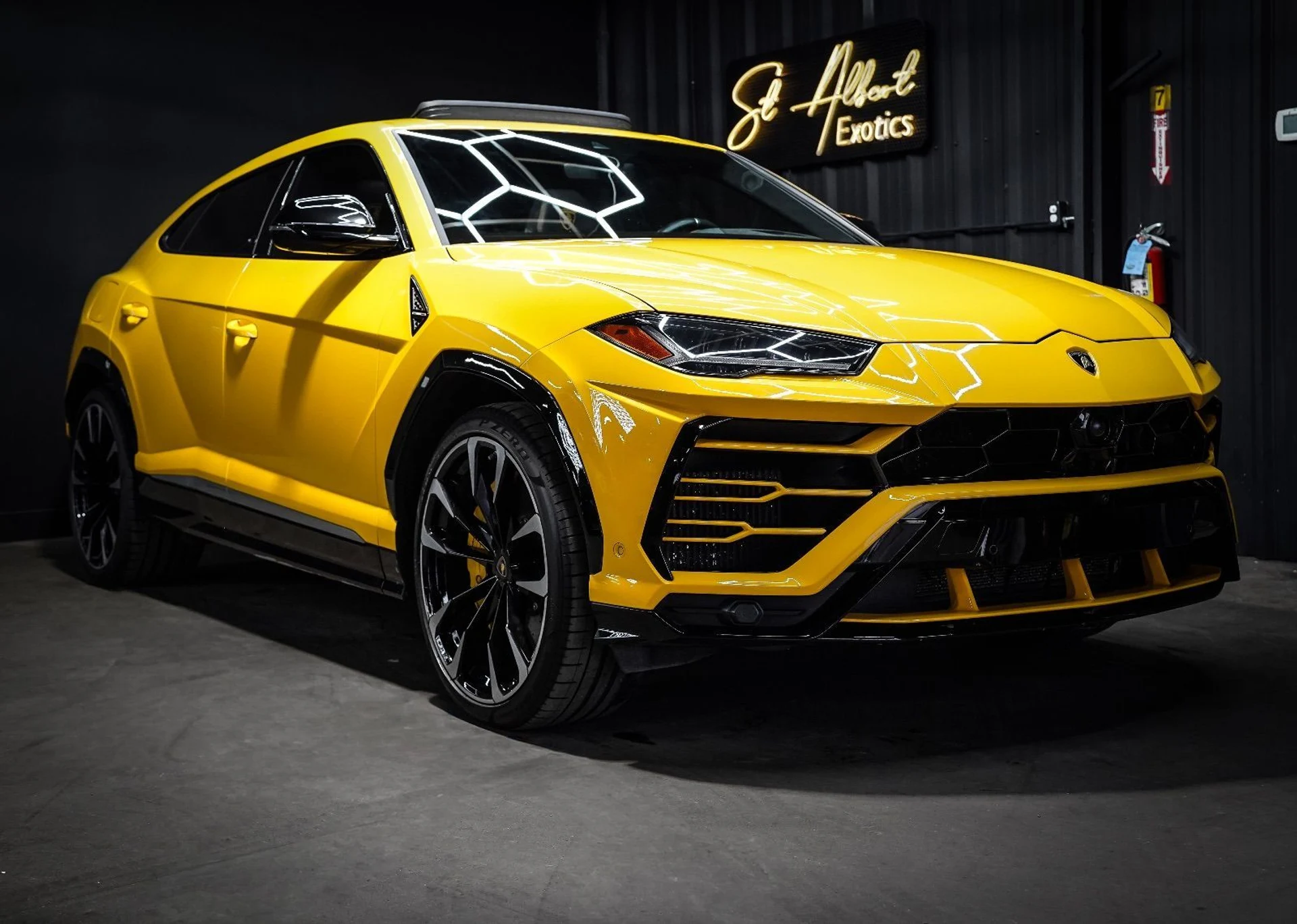 mph000_1131933311_37414663_06288_2020_lamborghini_urus_083_0380d304b2