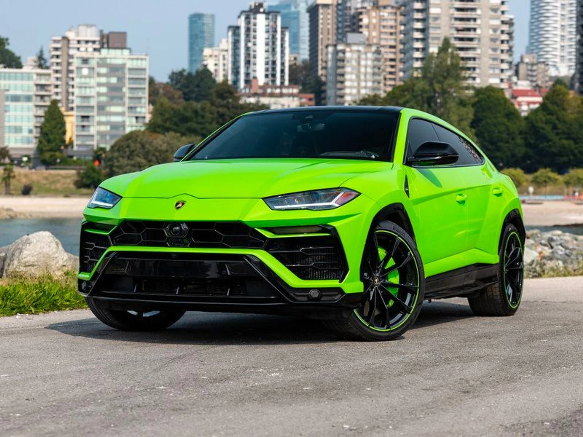 mph000_1146051960_36818667_04390_2021_lamborghini_urus_001_4320d7ecb9