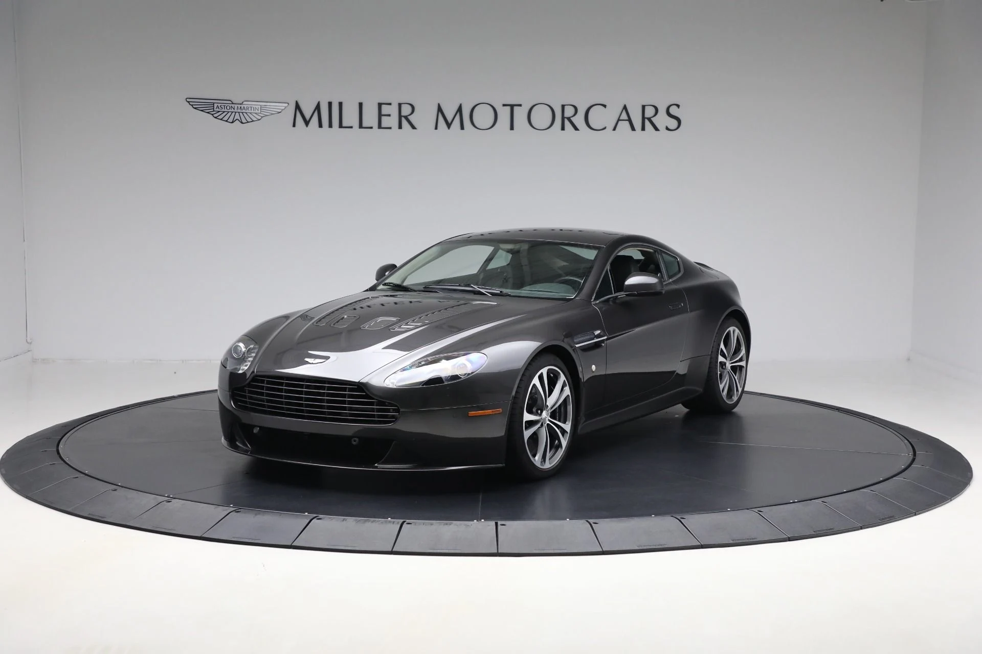 mph000_1151594843_Used_2011_Aston_Martin_V12_Vantage_51f616f264