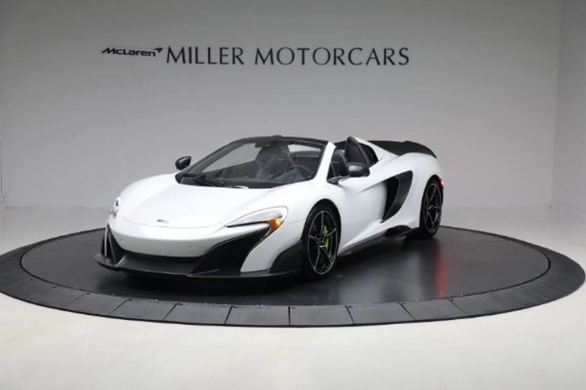 mph000_1154741712_Used_2016_Mc_Laren_675_LT_Spider_4fb5f29e33