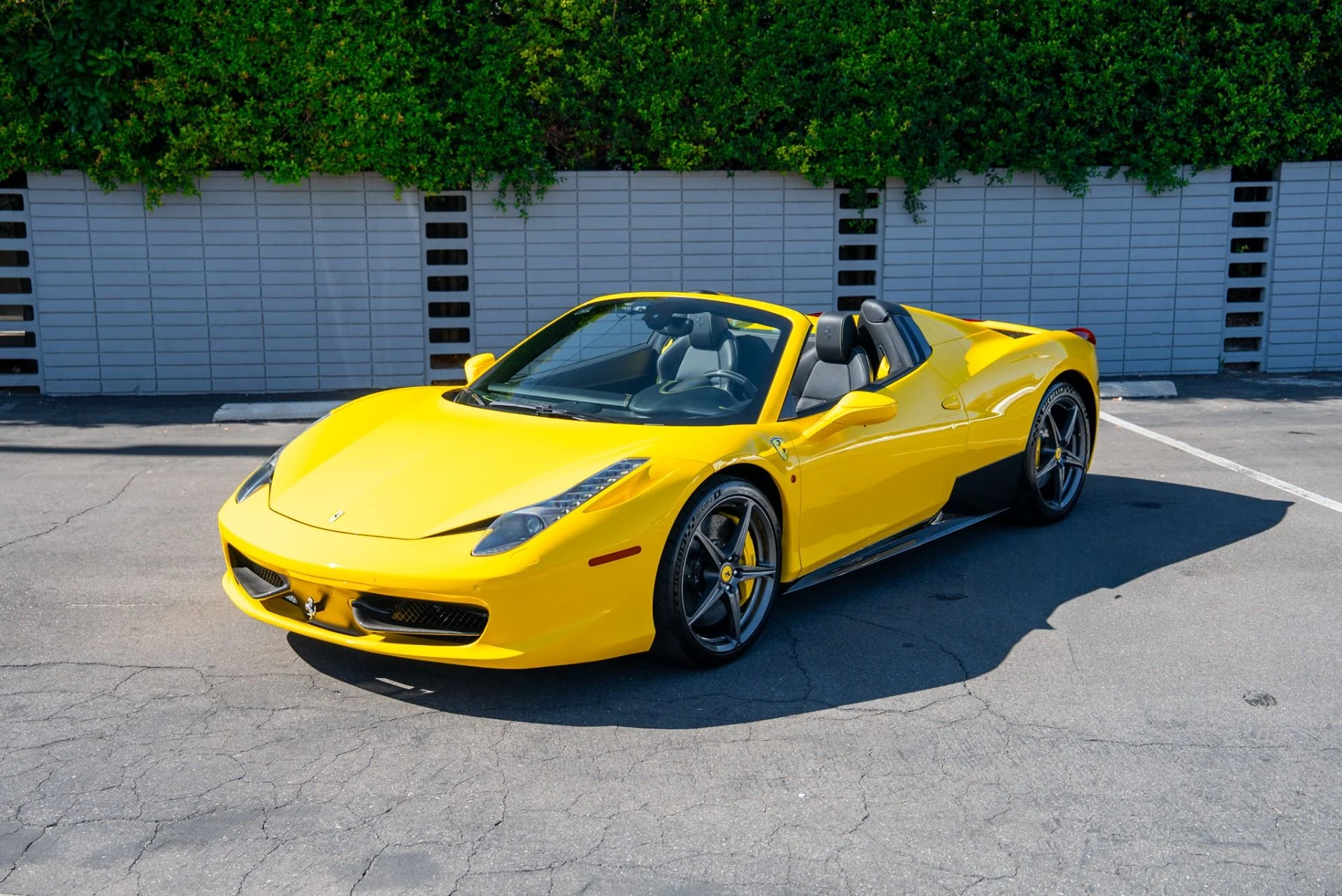 mph000_117063308_Used_2012_Ferrari_458_Spider_1762304624_3f15b2b334