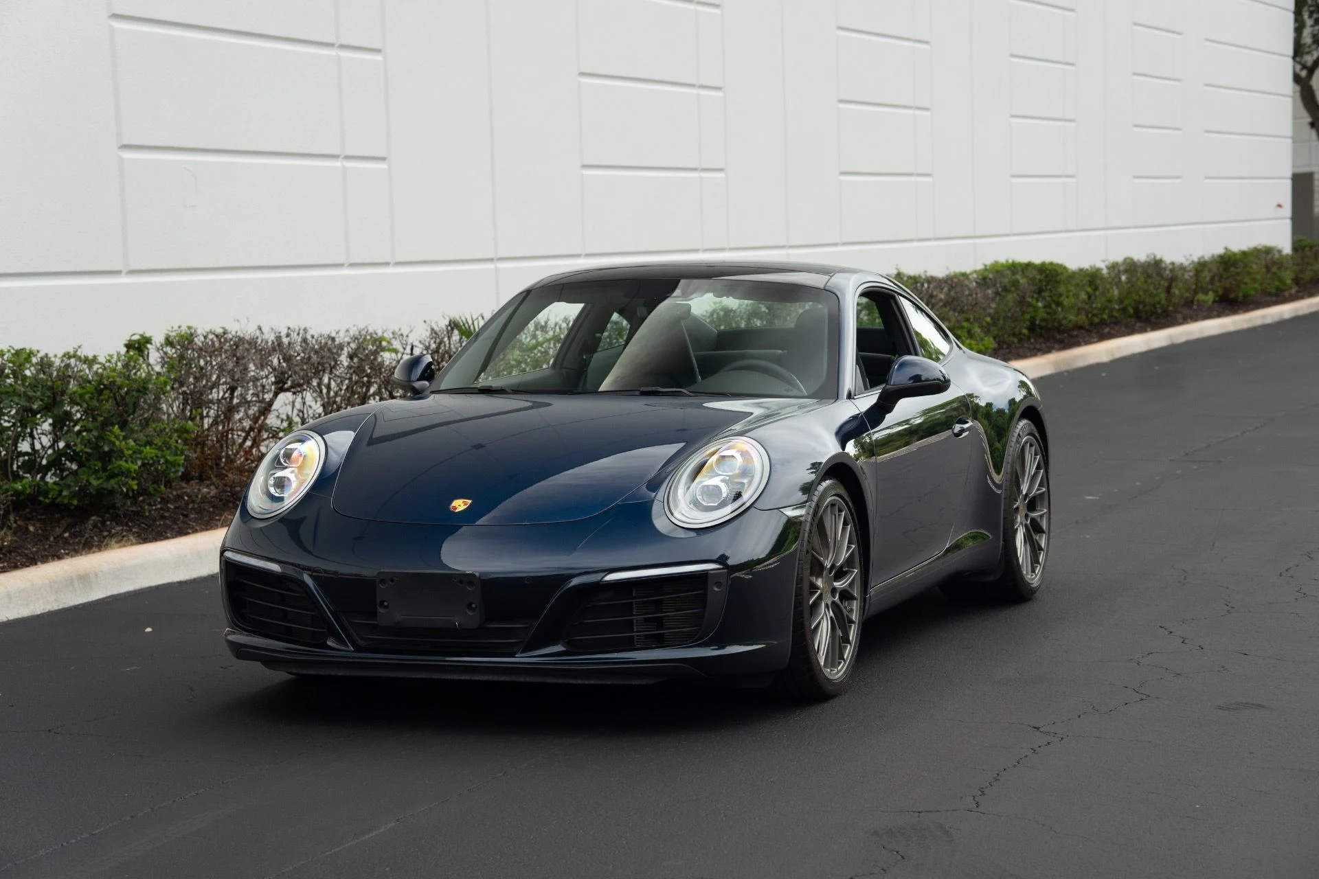 mph000_1172095287_Used_2019_Porsche_911_Carrera_1759430060_bf4ebd84f5