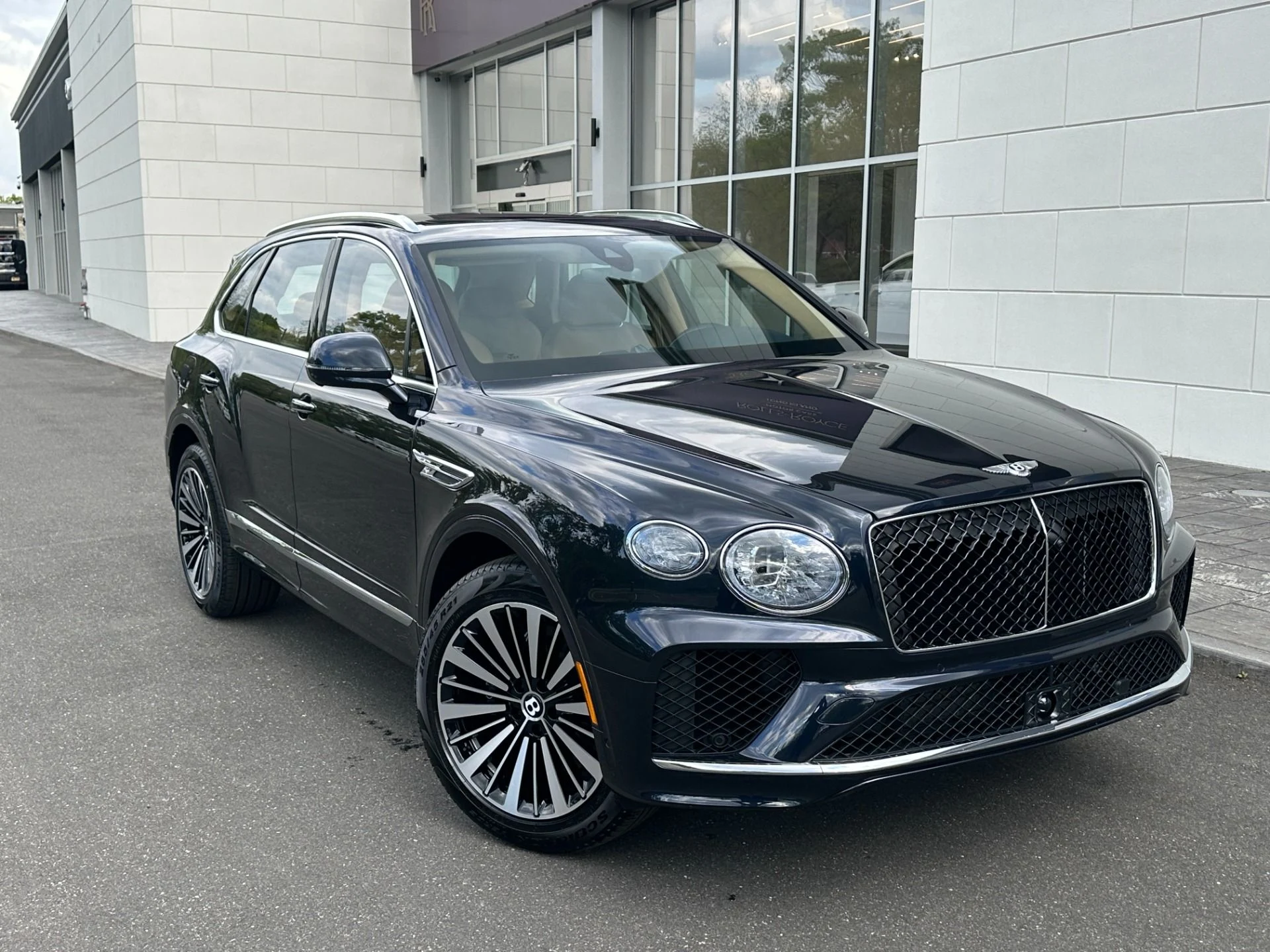 mph000_1172852039_Used_2026_Bentley_Bentayga_V8_1786136496_002e0000dd