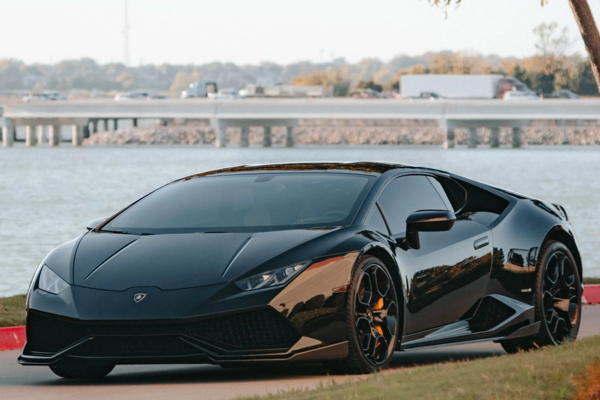 mph000_1177671408_Used_2016_Lamborghini_Huracan_LP_610_4_1731972221_6482723506