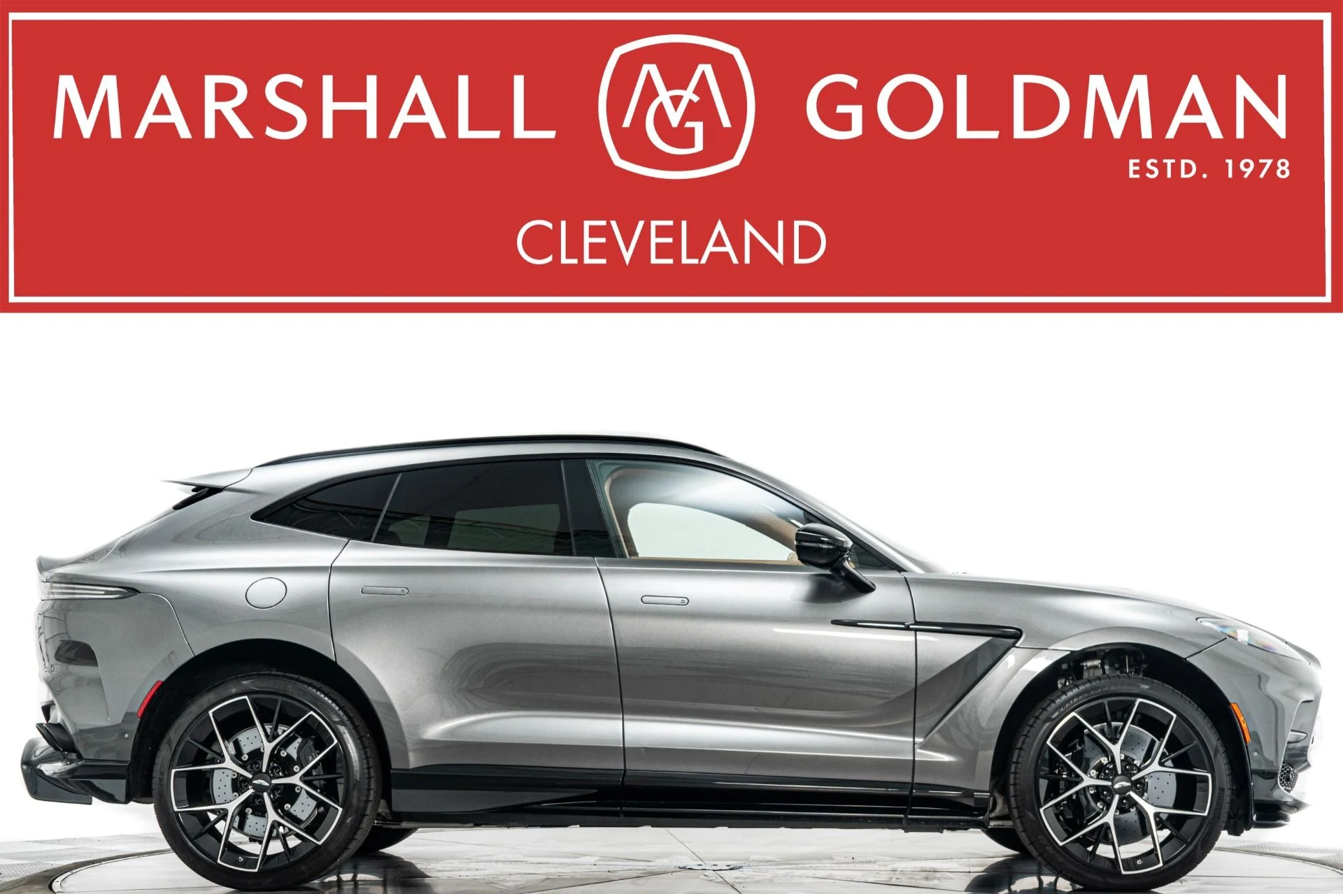 mph000_1178169182_Used_2025_Aston_Martin_DBX_707_1780350121_066f7aea14