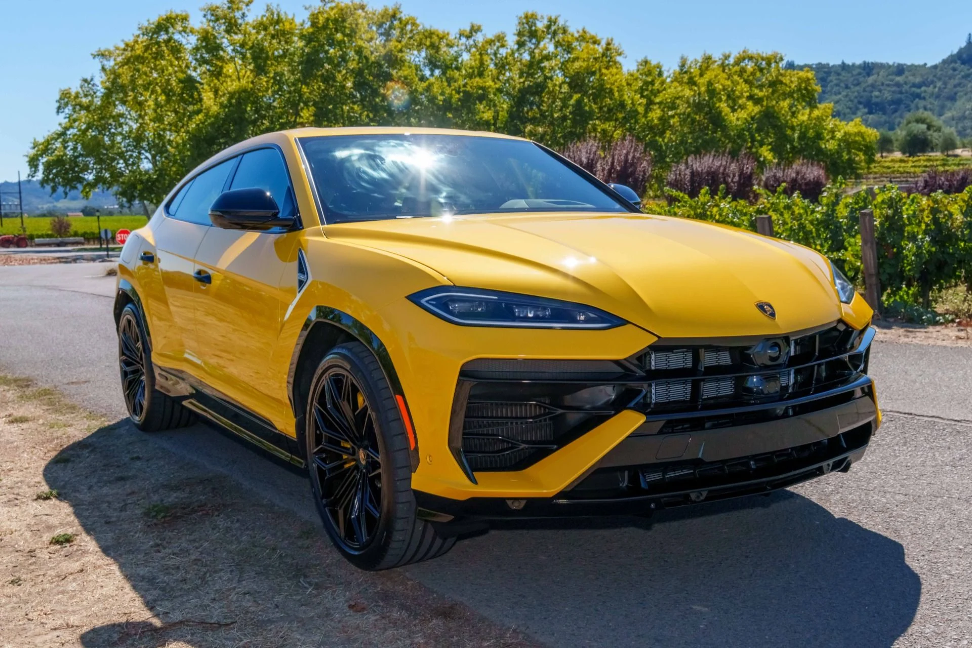 mph000_1207834839_Used_2025_Lamborghini_Urus_SE_1759793206_50eaaeb058