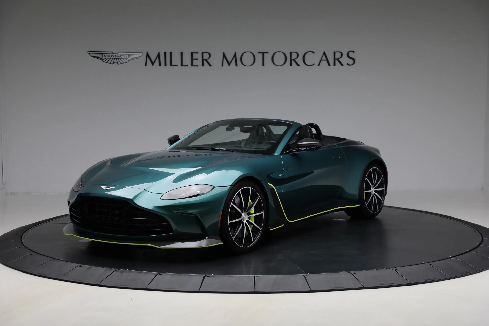 mph000_1217465623_Used_2023_Aston_Martin_Vantage_V12_a31962b796