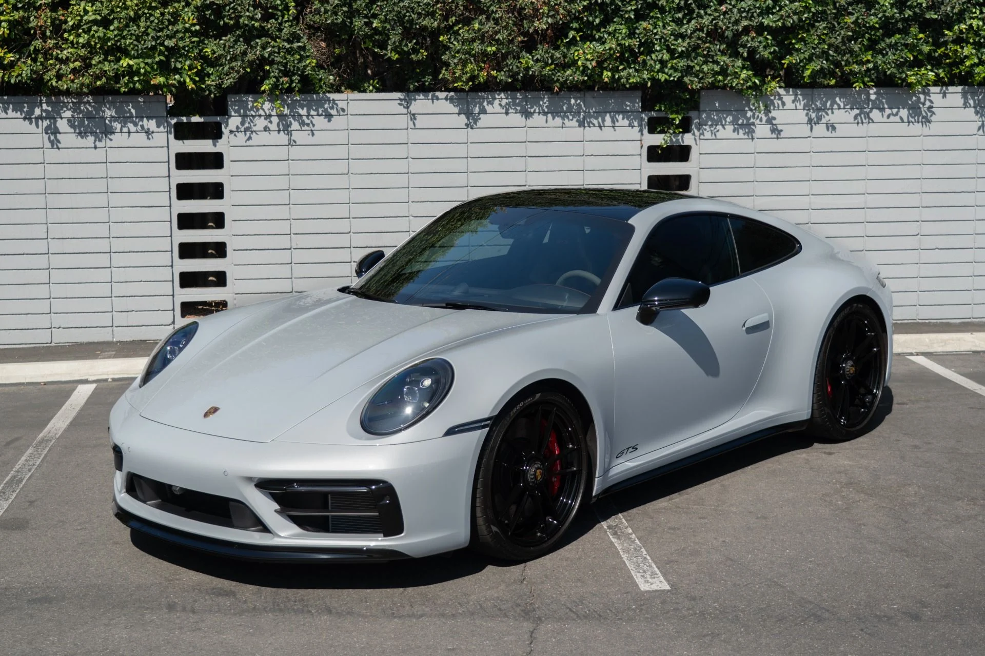 mph000_1228463585_Used_2024_Porsche_911_Carrera_GTS_1755716211_f96da95772
