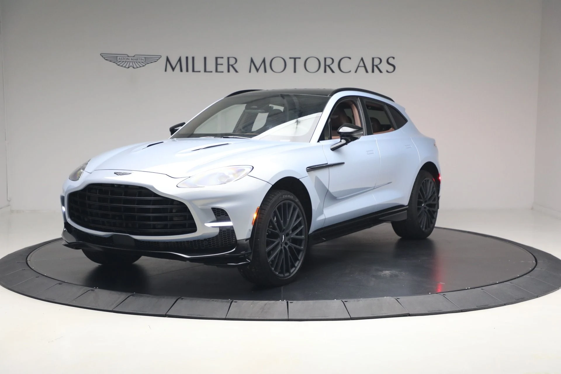 mph000_1250114957_Used_2026_Aston_Martin_DBX_707_1780931401_c89539e36f