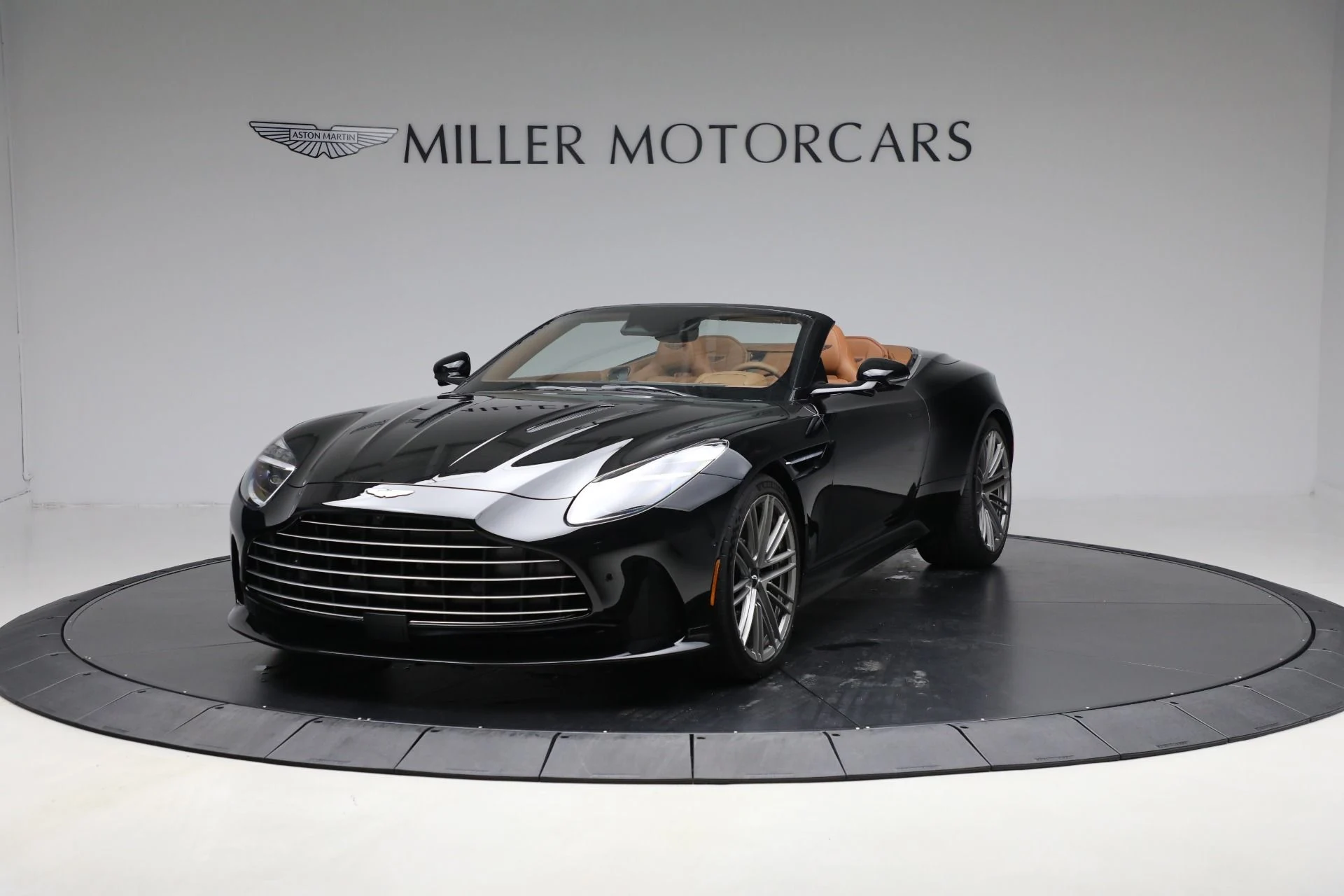 mph000_126181349_New_2025_Aston_Martin_DB_12_Volante_ec2a372f84