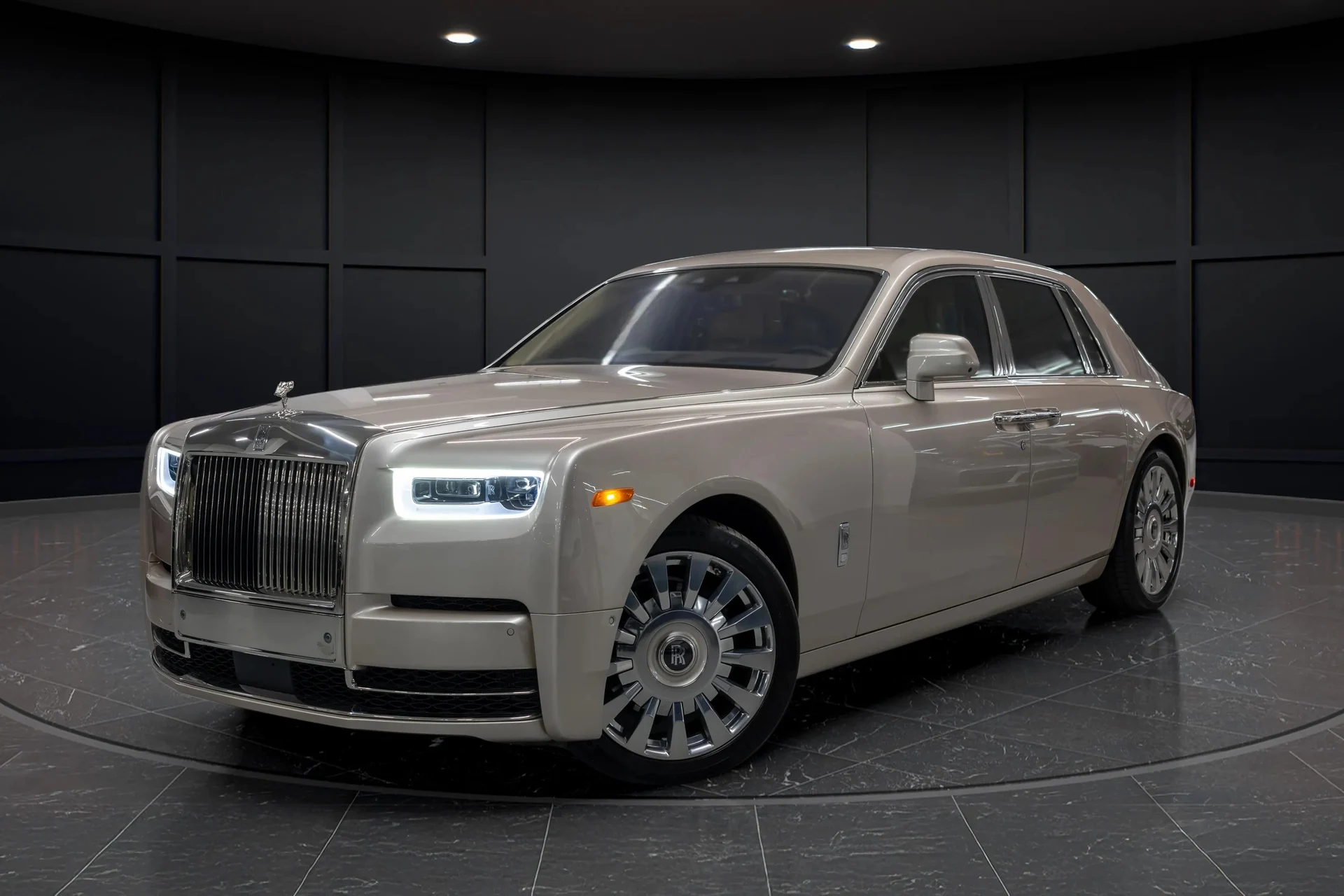 mph000_1295117354_db64da7d_05df_407c_a4e4_9f2d6520ae01_201920_Rolls_Royce20_Phantom2028_SCA_687_S59_KU_10466929_1_5a3e4a01ec