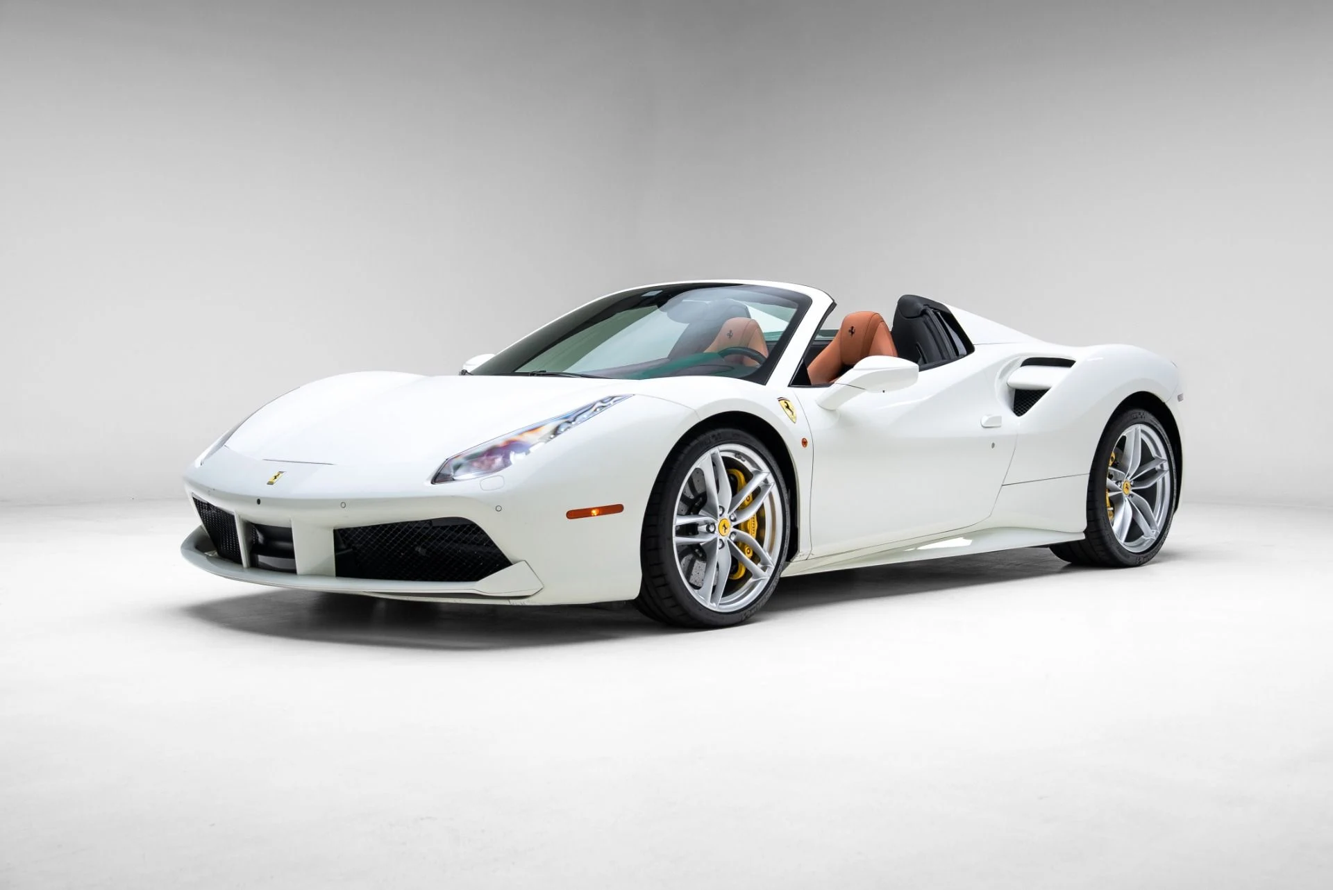 mph000_1311530082_Used_2018_Ferrari_488_Spider_1774383889_b4fc5f29f3
