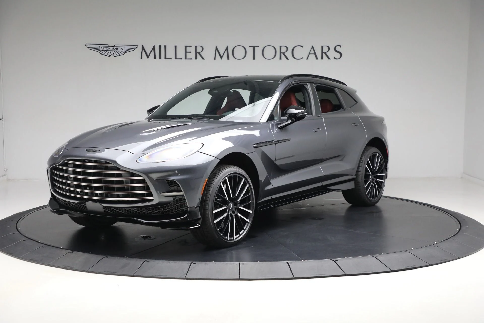 mph000_134843143_New_2025_Aston_Martin_DBX_707_707_86b7369f2d
