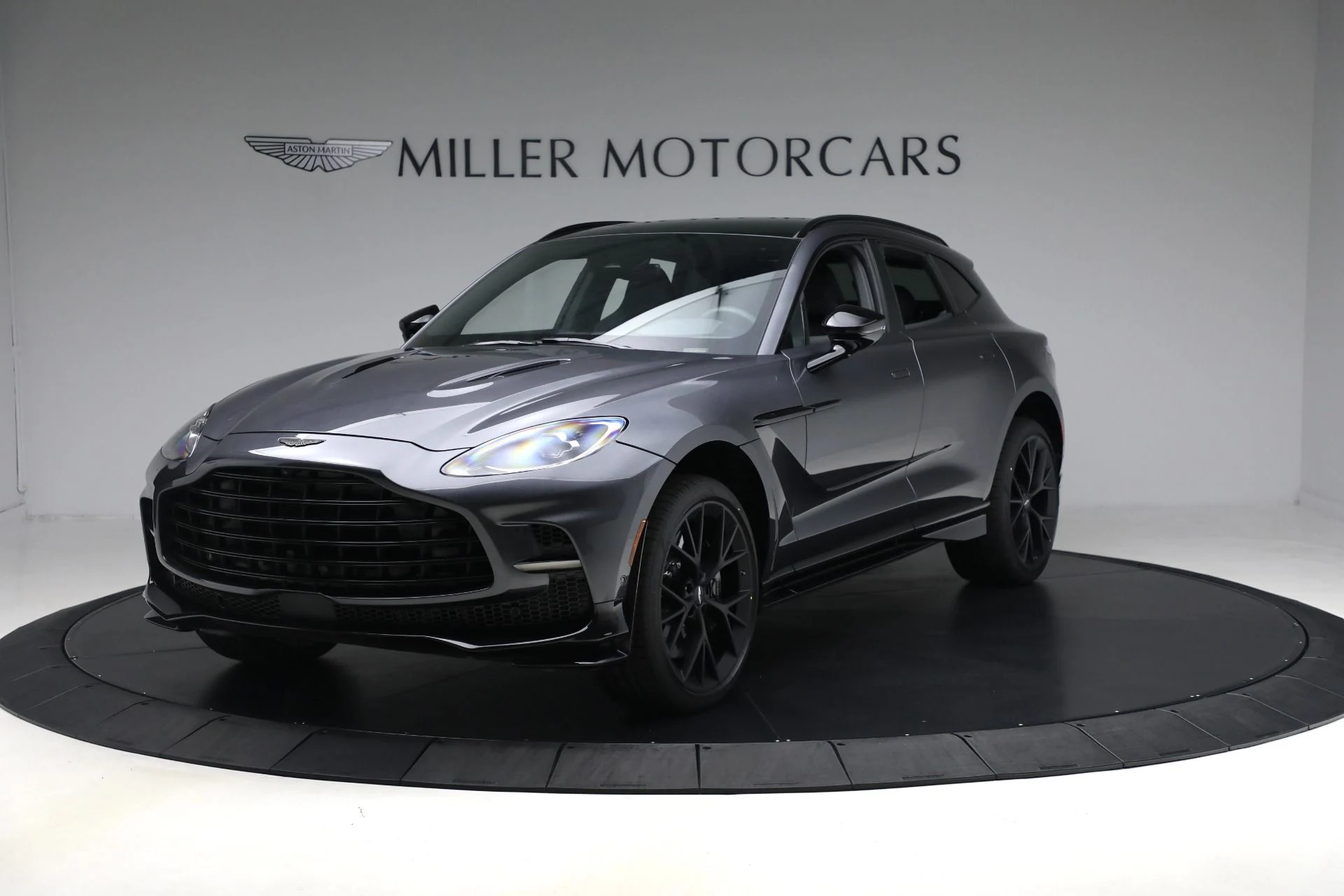 mph000_1370568874_New_2025_Aston_Martin_DBX_707_6a9dcac532