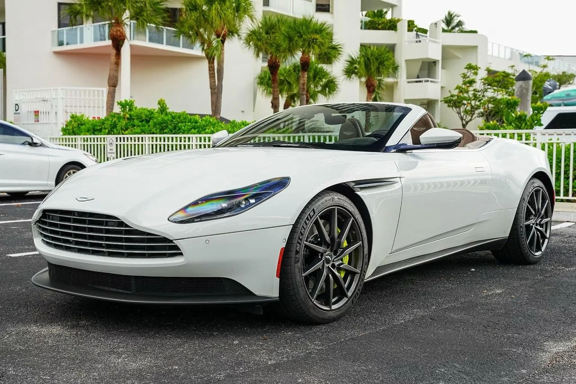 mph000_1382707913_Used_2019_Aston_Martin_DB_11_Volante_1768416494_b7fb90edd8