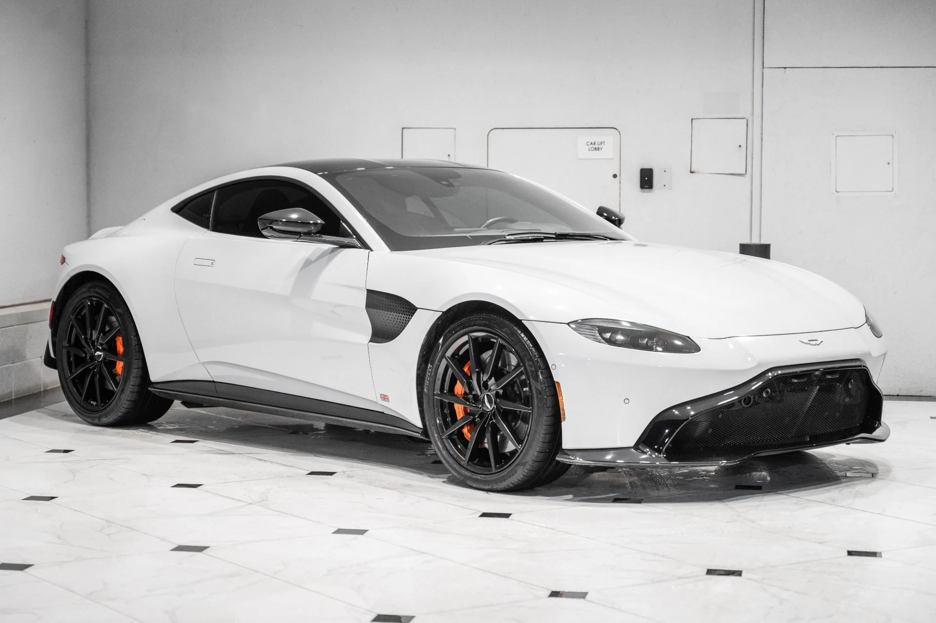 mph000_1383882300_Used_2019_Aston_Martin_Vantage_1790176423_7af0cb2a53