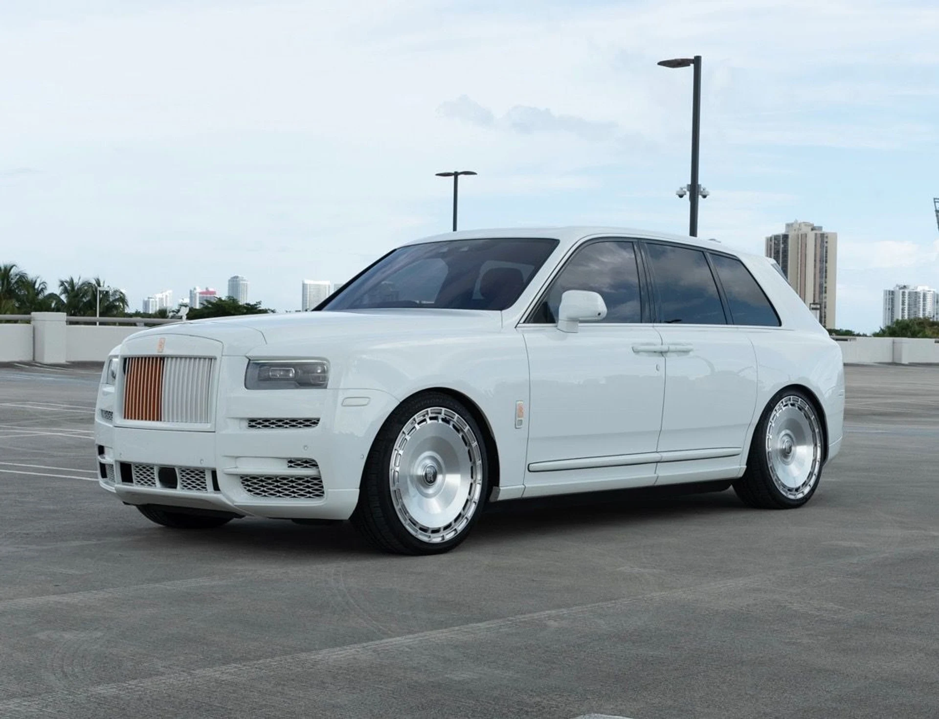 mph000_1393366236_Used_2020_Rolls_Royce_Cullinan_1764721010_f9d095e88e