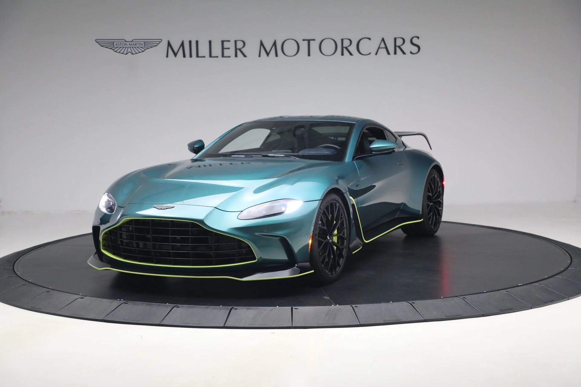 mph000_139878598_Used_2023_Aston_Martin_Vantage_V12_1777723504_fa1bc25c43