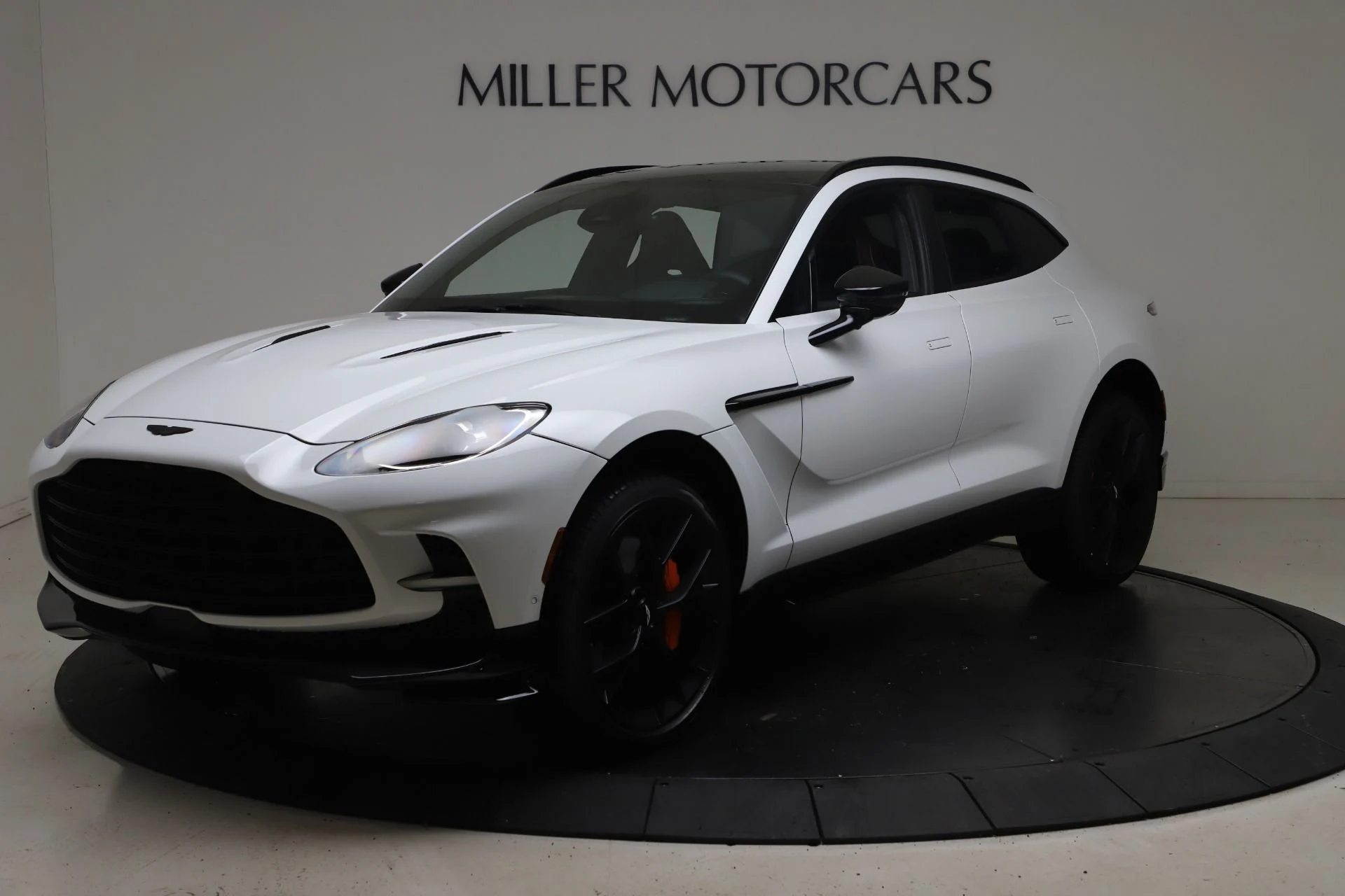 mph000_1411853450_New_2025_Aston_Martin_DBX_707_2bcb59d623