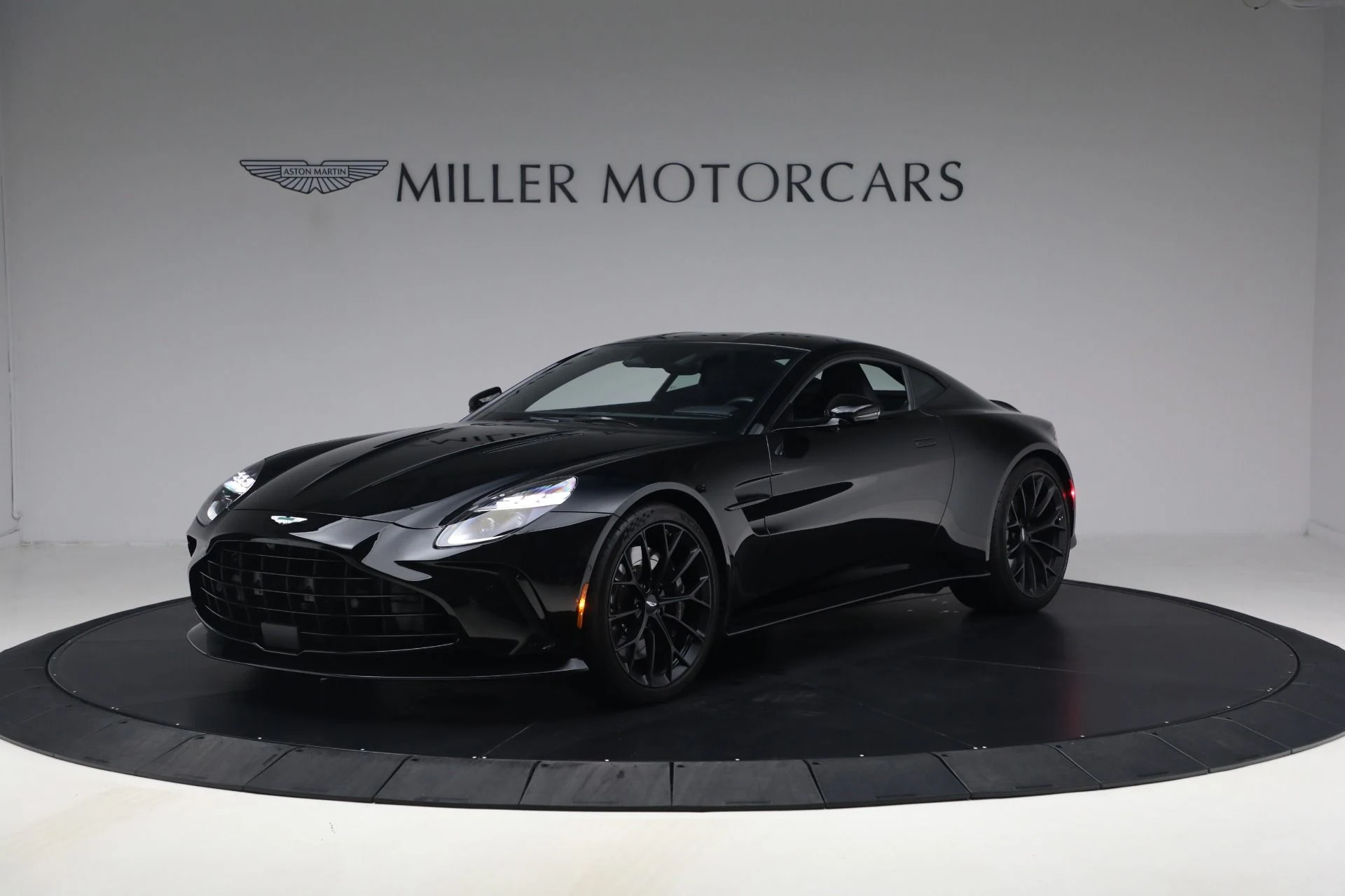 mph000_1428029072_Used_2025_Aston_Martin_Vantage_1790186277_beb23e08f8