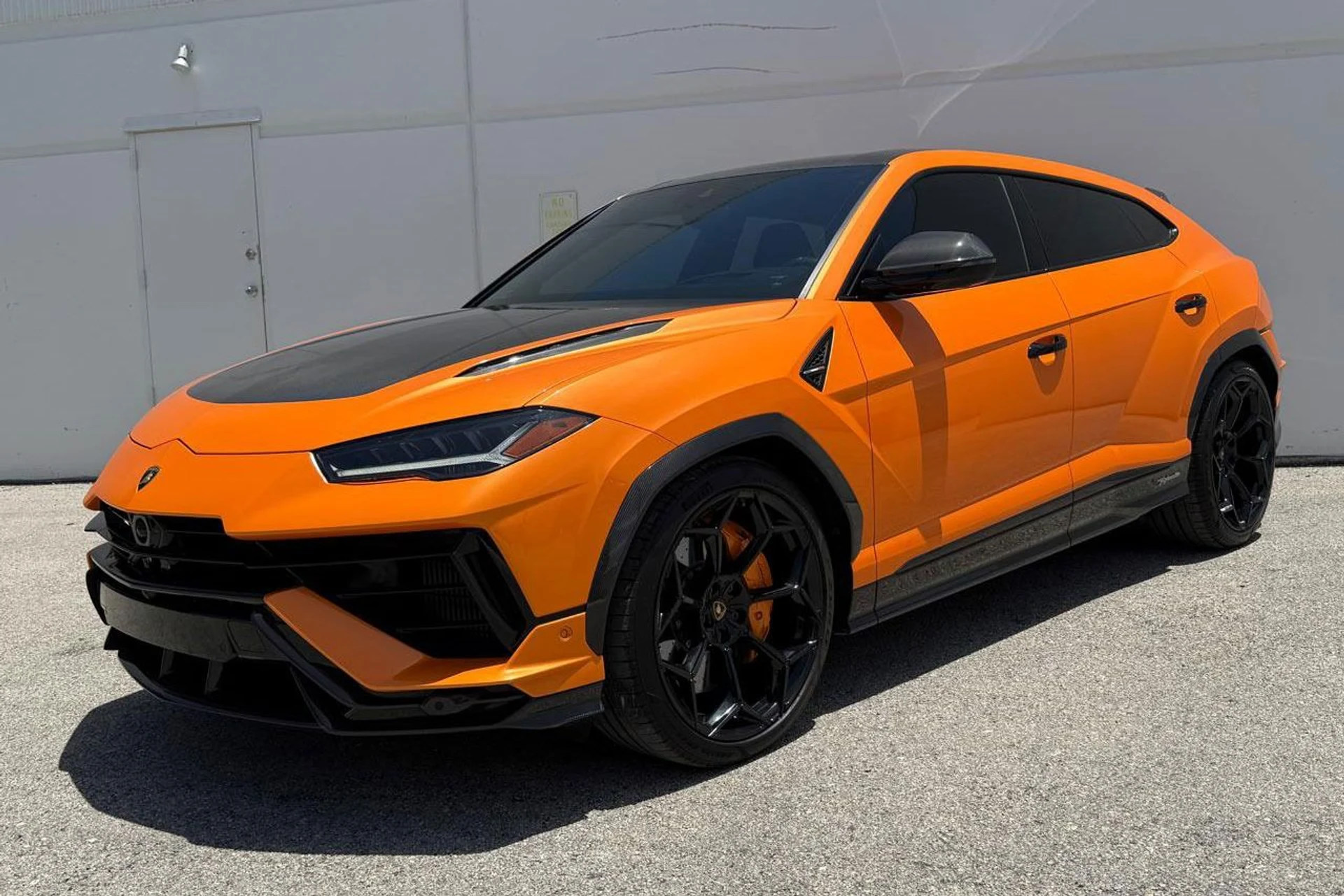 mph000_1470665452_Used_2023_Lamborghini_Urus_Performante_in_Arancio_Borealis_350_K_MSRP_Exposed_Carbon_Hood_1754419046_dd3e49a17d