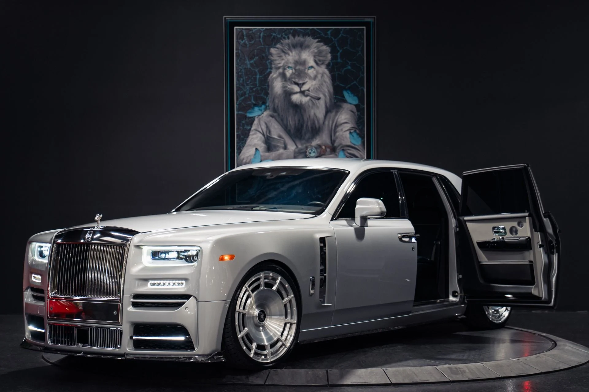 mph000_1476836384_Used_2020_Rolls_Royce_Phantom_Mansory_Carbon_Kit_Massive_524450_MSRP_1786626816_04748909c8