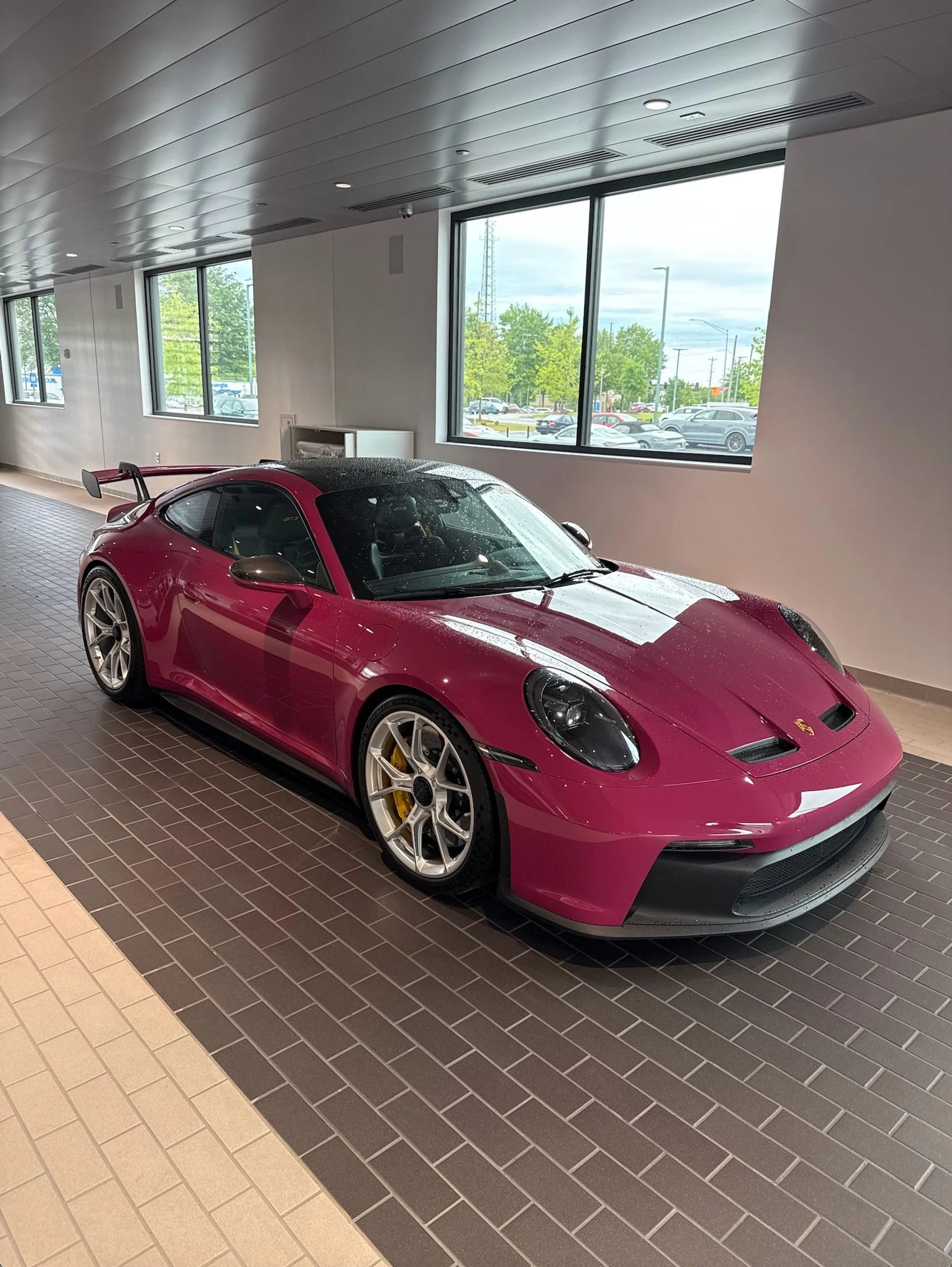 mph000_1482018970_Used_2024_Porsche_911_GT_3_1754348426_e934e92834