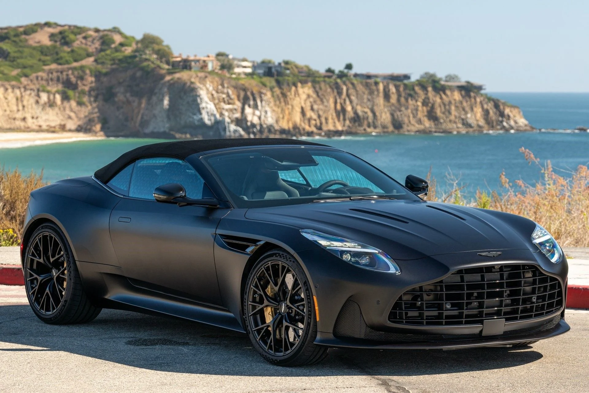mph000_1516490125_Used_2025_Aston_Martin_DB_12_Volante_1778702136_6475b21c6d