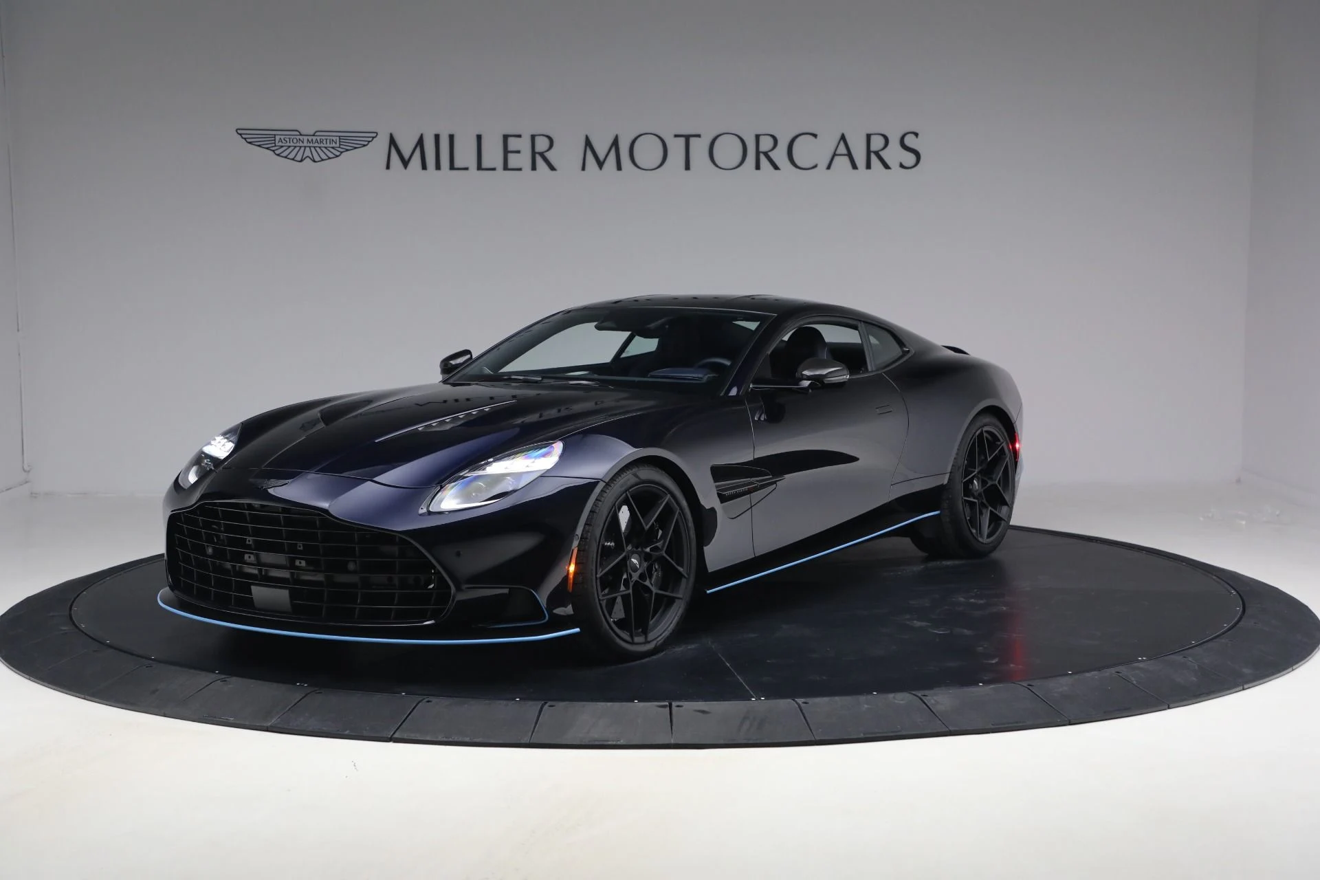mph000_1518009153_Used_2025_Aston_Martin_Vanquish_1771024271_7e19cb7e51