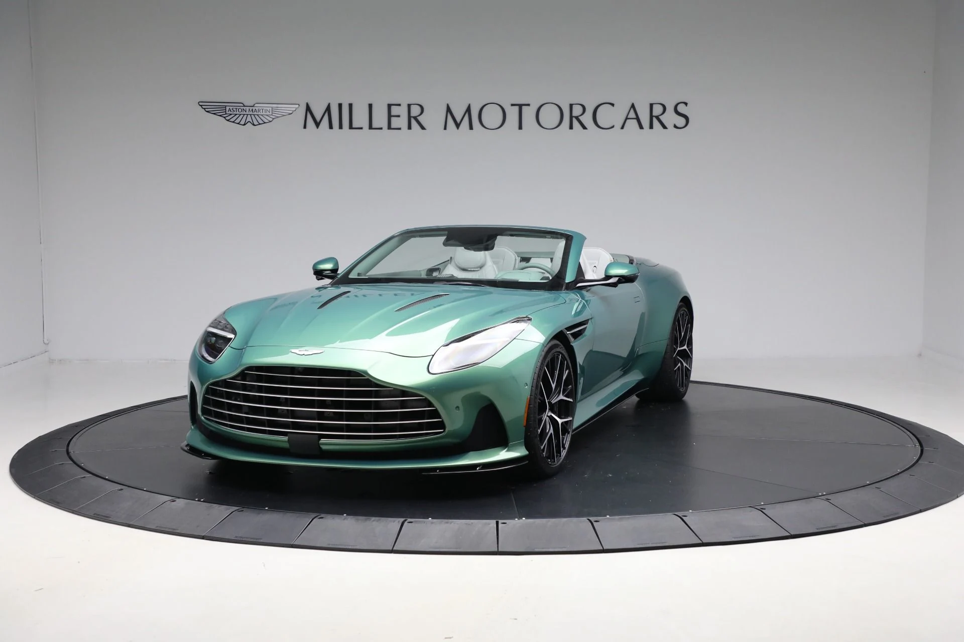 mph000_1520093517_New_2025_Aston_Martin_DB_12_Volante_9d272feb90