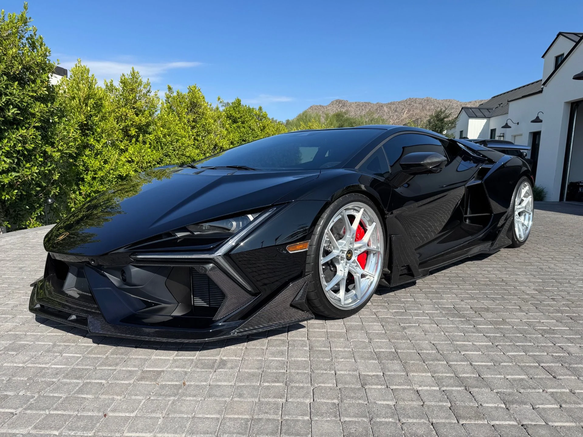 mph000_1522609882_Used_2024_Lamborghini_Revuelto_1760653394_f38347c27d