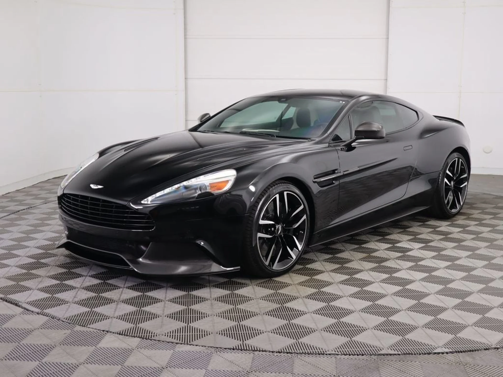 mph000_1533944056_used_2015_aston_martin_vanquish_2drcoupe_8119_22944423_1_1024_c4f7674221