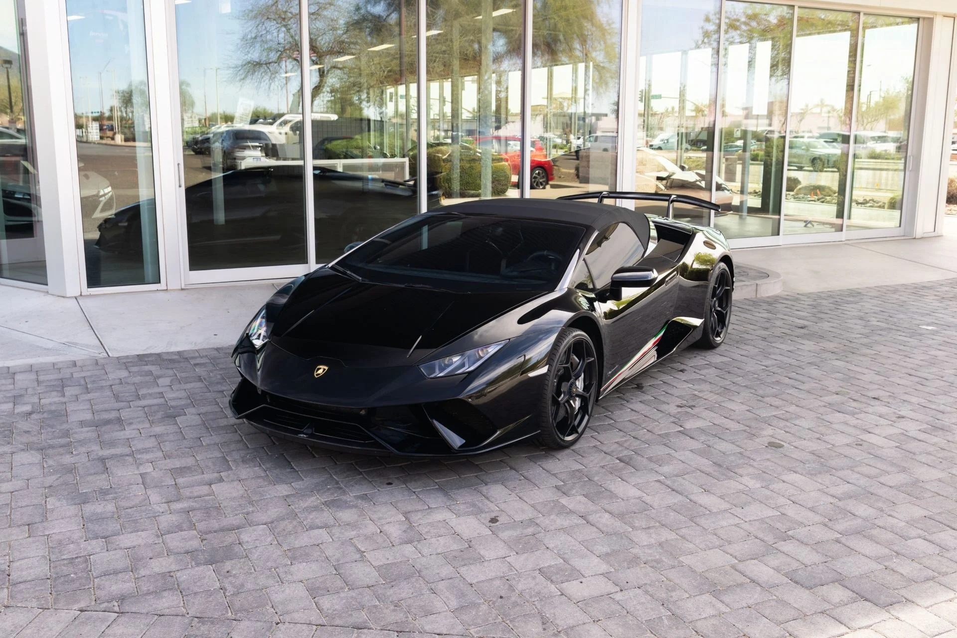 mph000_1540985224_Used_2018_Lamborghini_Huracan_LP_640_4_Performante_Spyder_1772832591_5b71e58417