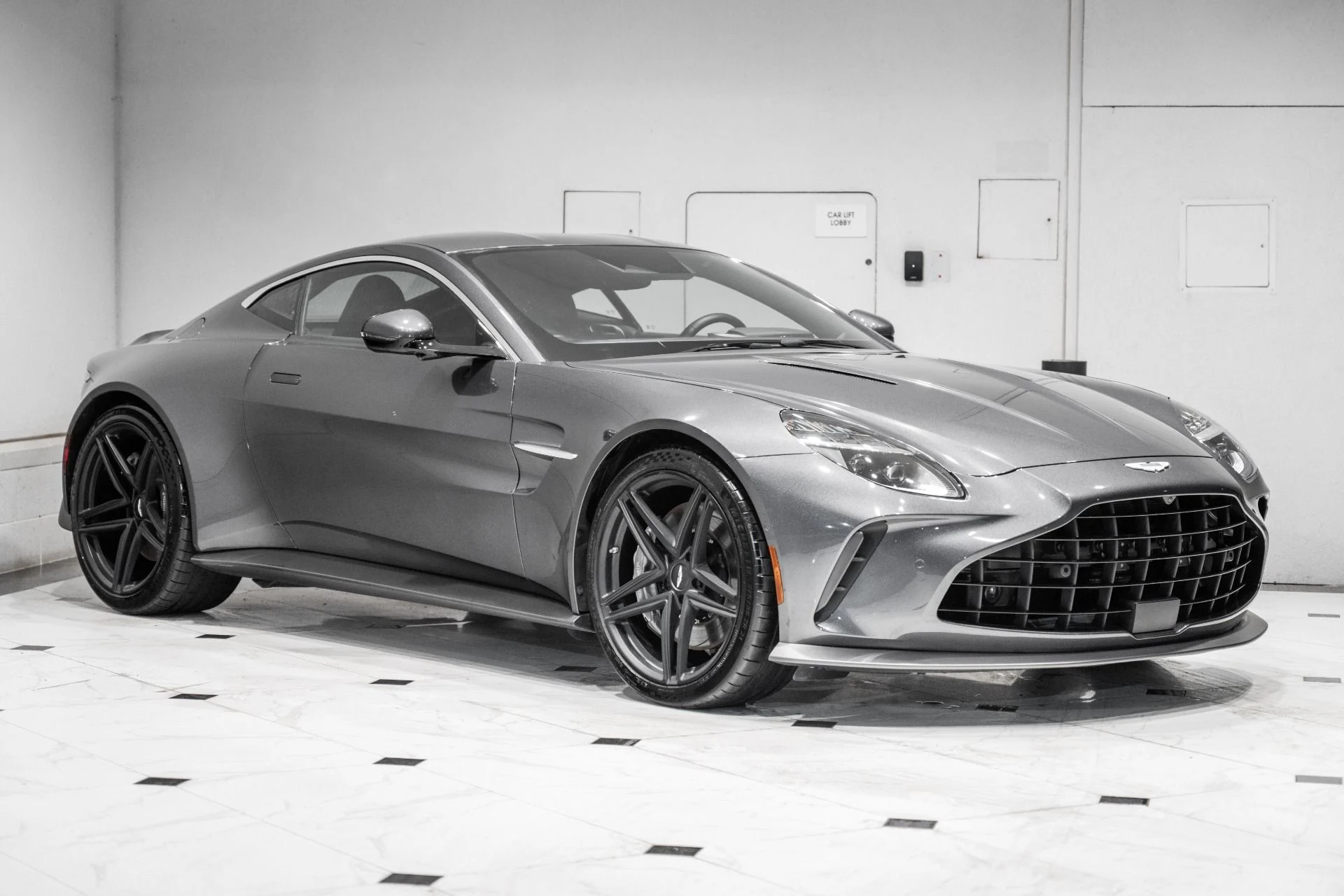 mph000_1556235663_Used_2025_Aston_Martin_Vantage_1784563036_f08da32069