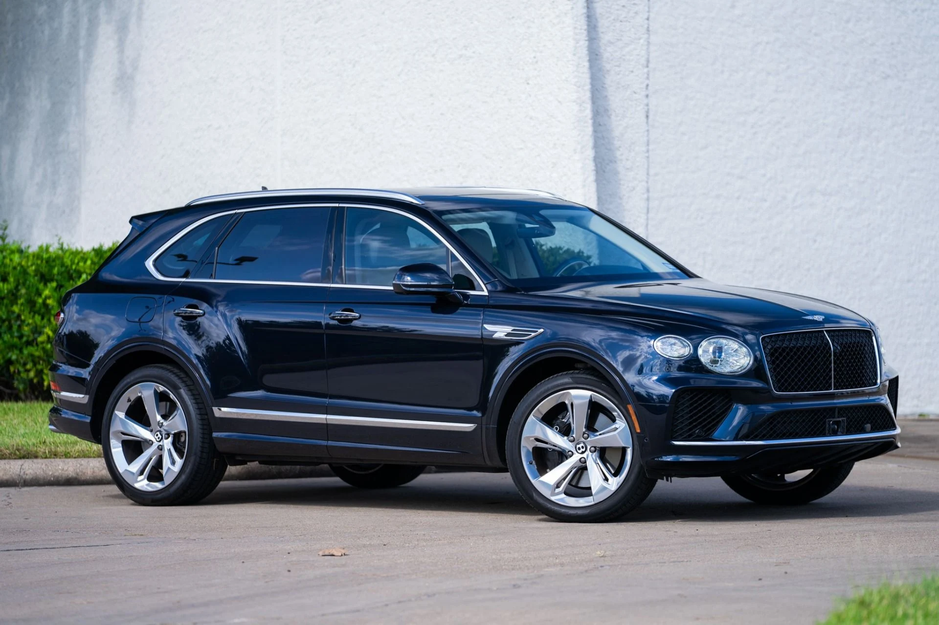 mph000_1579180517_Used_2024_Bentley_Bentayga_V8_1761672293_91ca390b9f