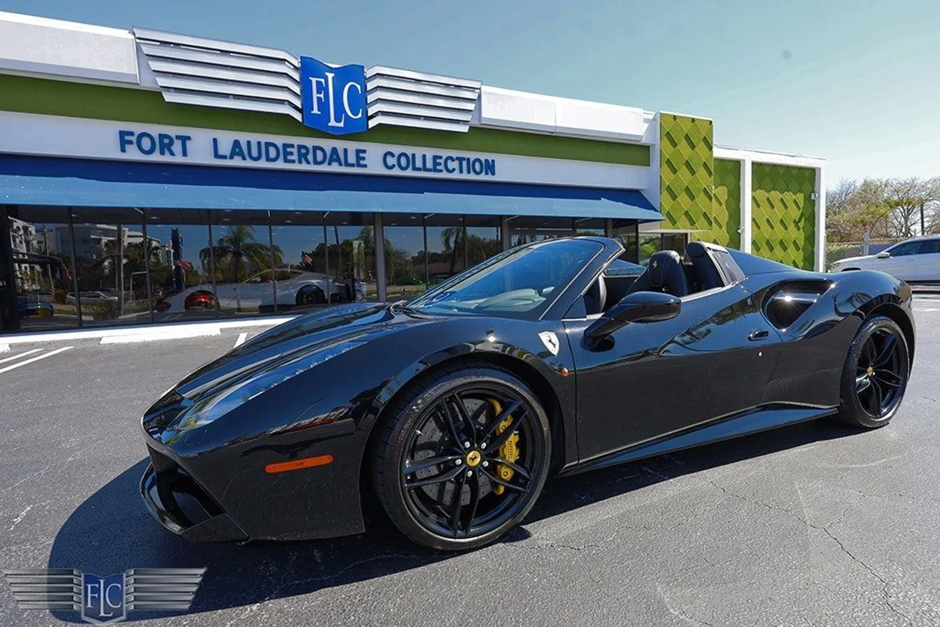 mph000_1590875662_used_2019_ferrari_488_spider_convertible_6305_22989830_1_1024_9f008eabdf