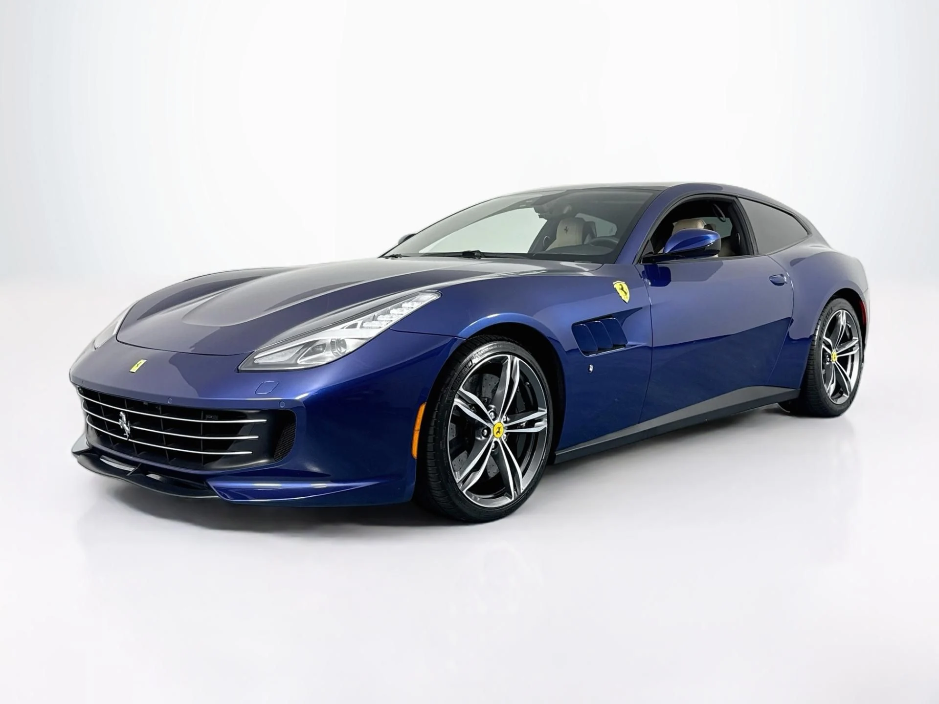 mph000_1591033851_Used_2019_Ferrari_GTC_4_Lusso_1792629152_1421eb6ae2