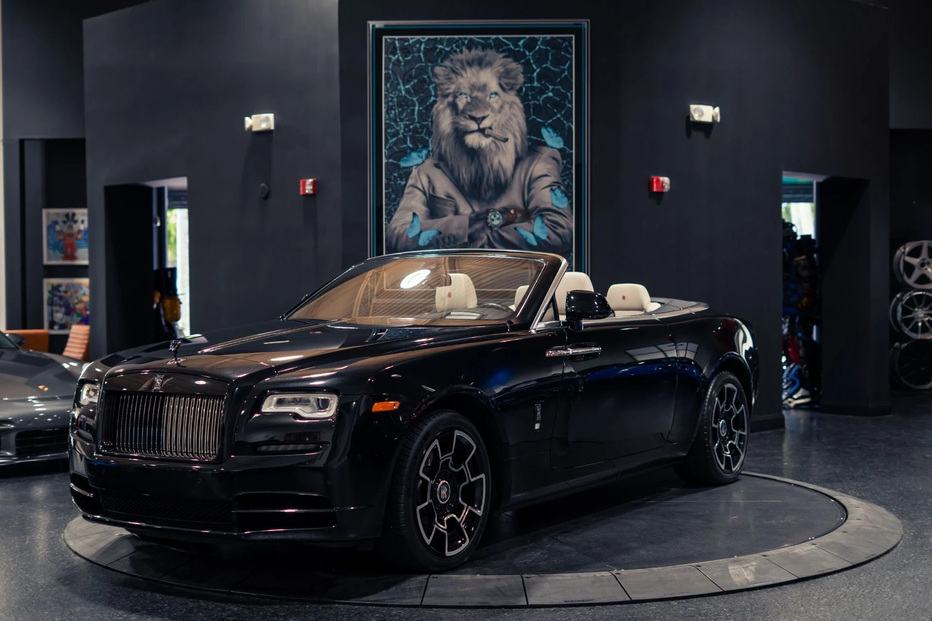 mph000_1603637773_Used_2018_Rolls_Royce_Dawn_Black_Badge_1780761386_207074ecd4