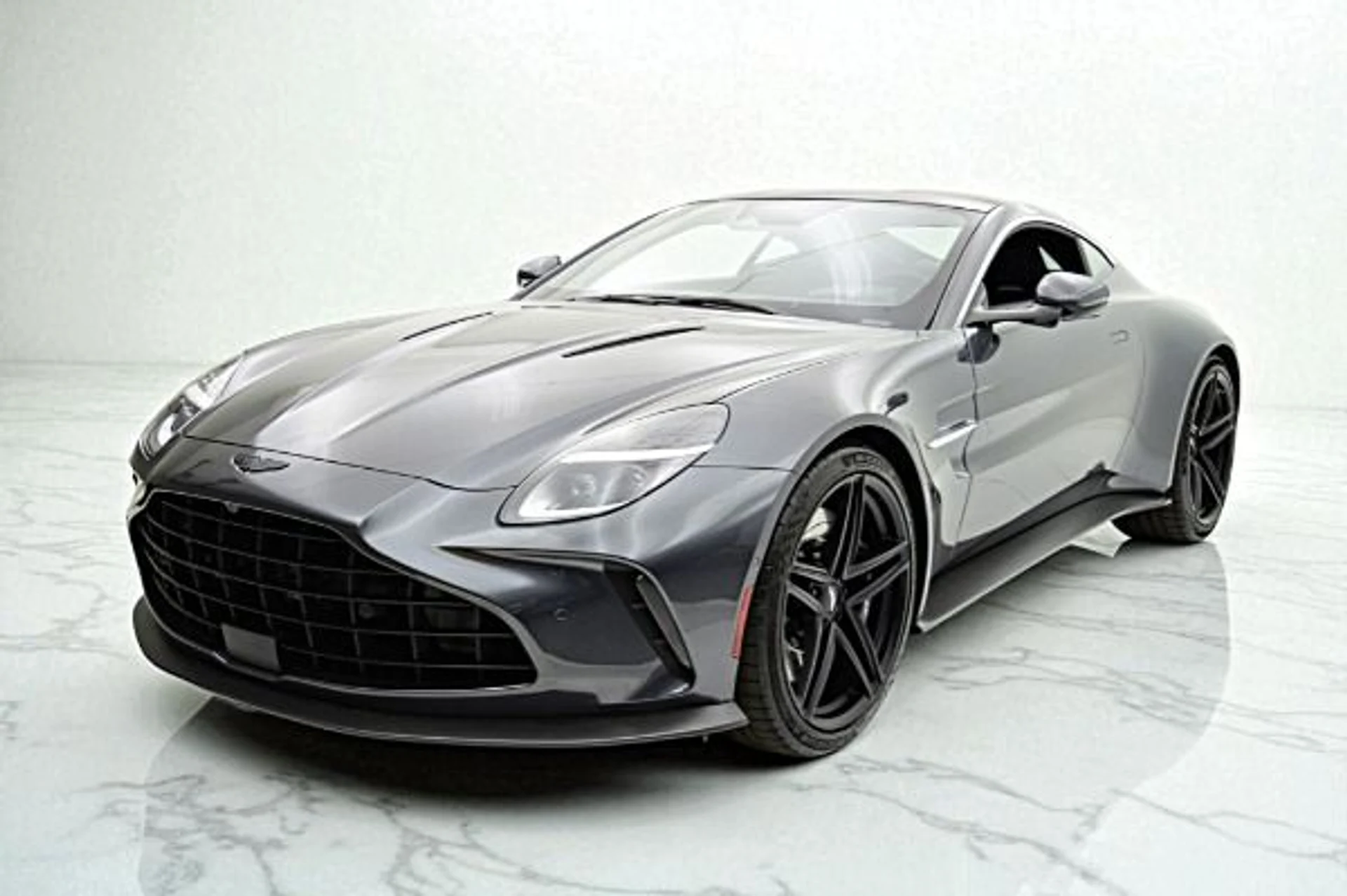 mph000_1605038354_Used_2025_Aston_Martin_Vantage_Coupe_a278d2cbee