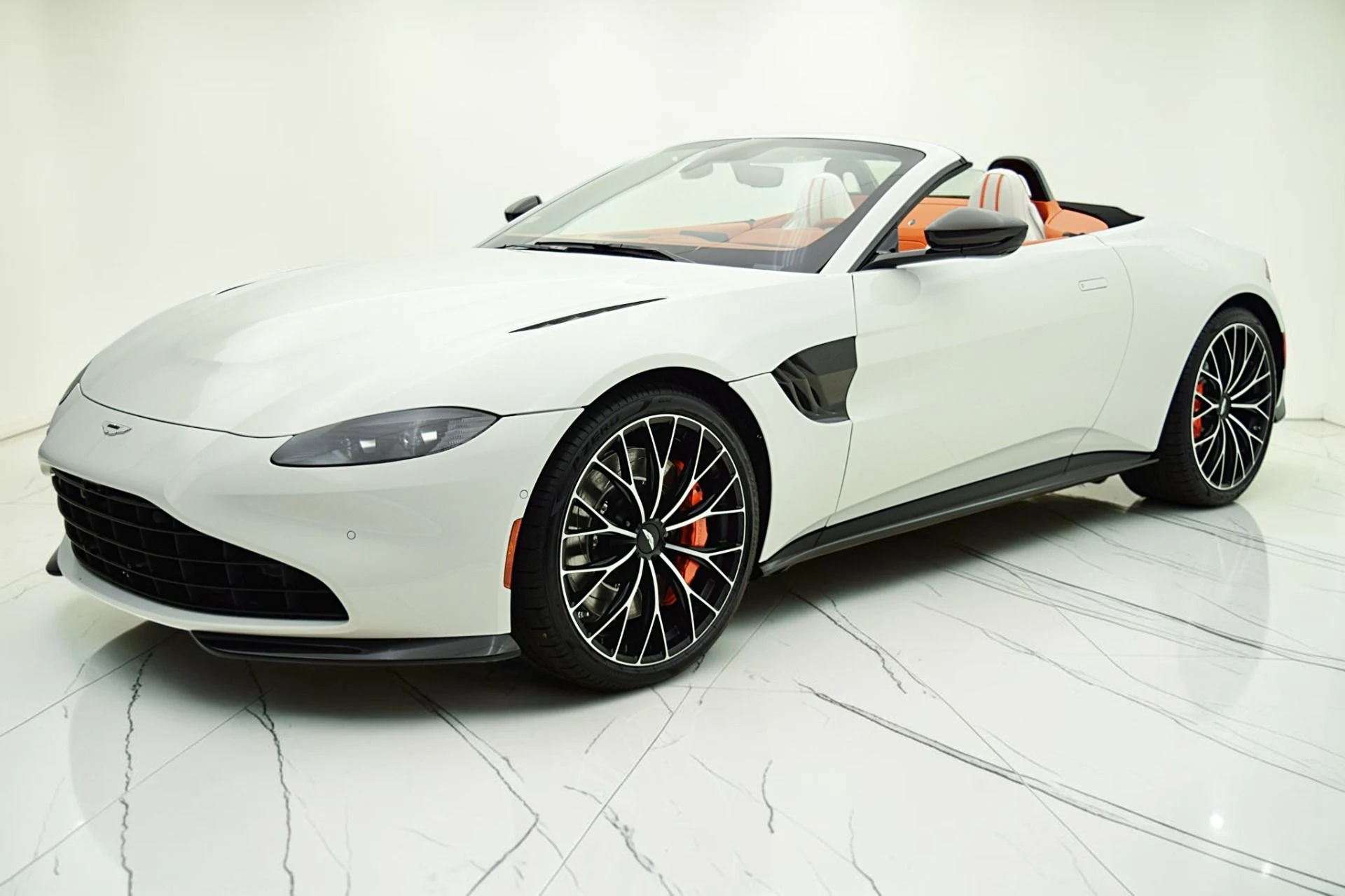 mph000_1611983849_Used_2023_Aston_Martin_Vantage_Roadster_ae139489e9