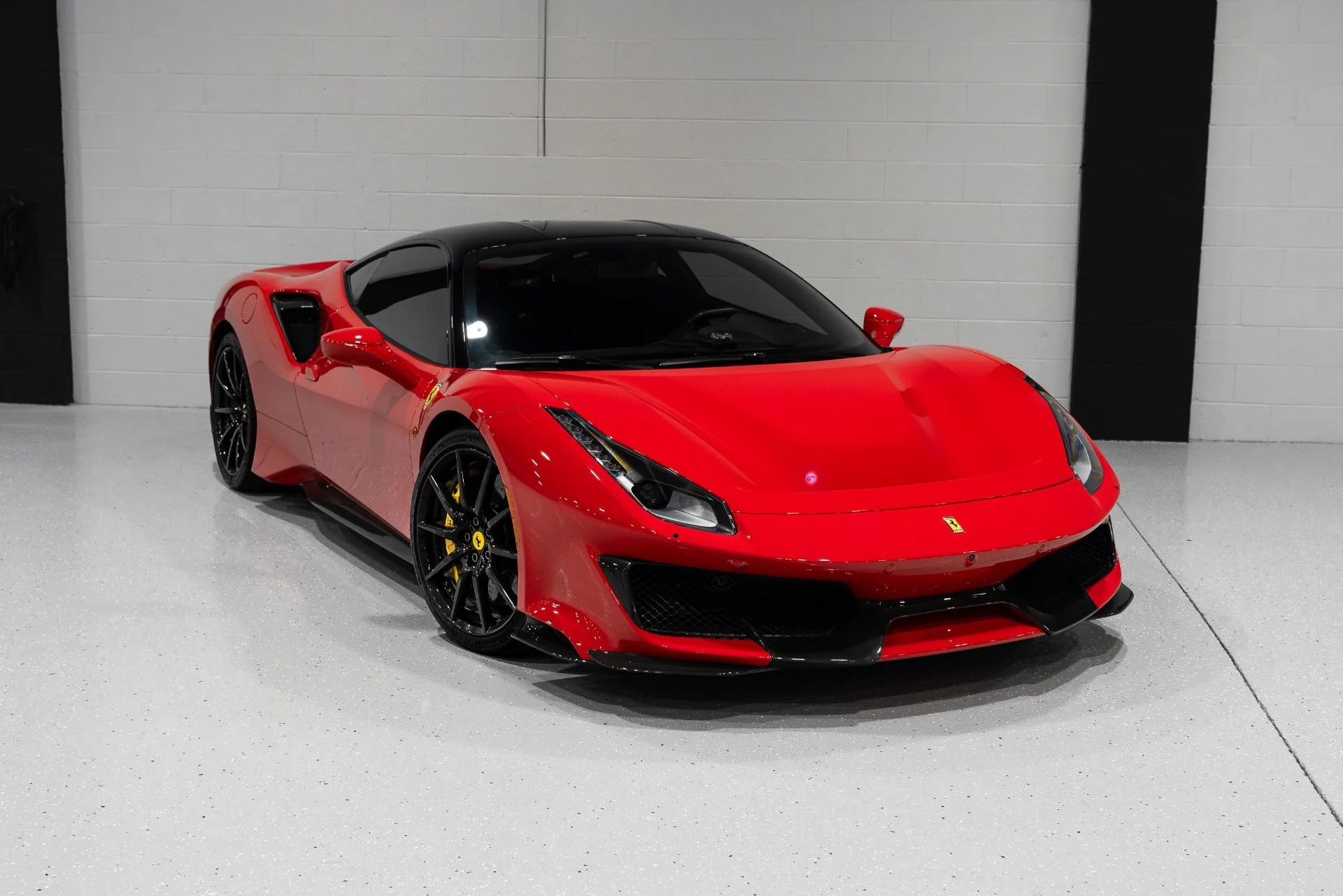 mph000_1637531605_Used_2020_Ferrari_488_Pista_1758067092_5935a5d295